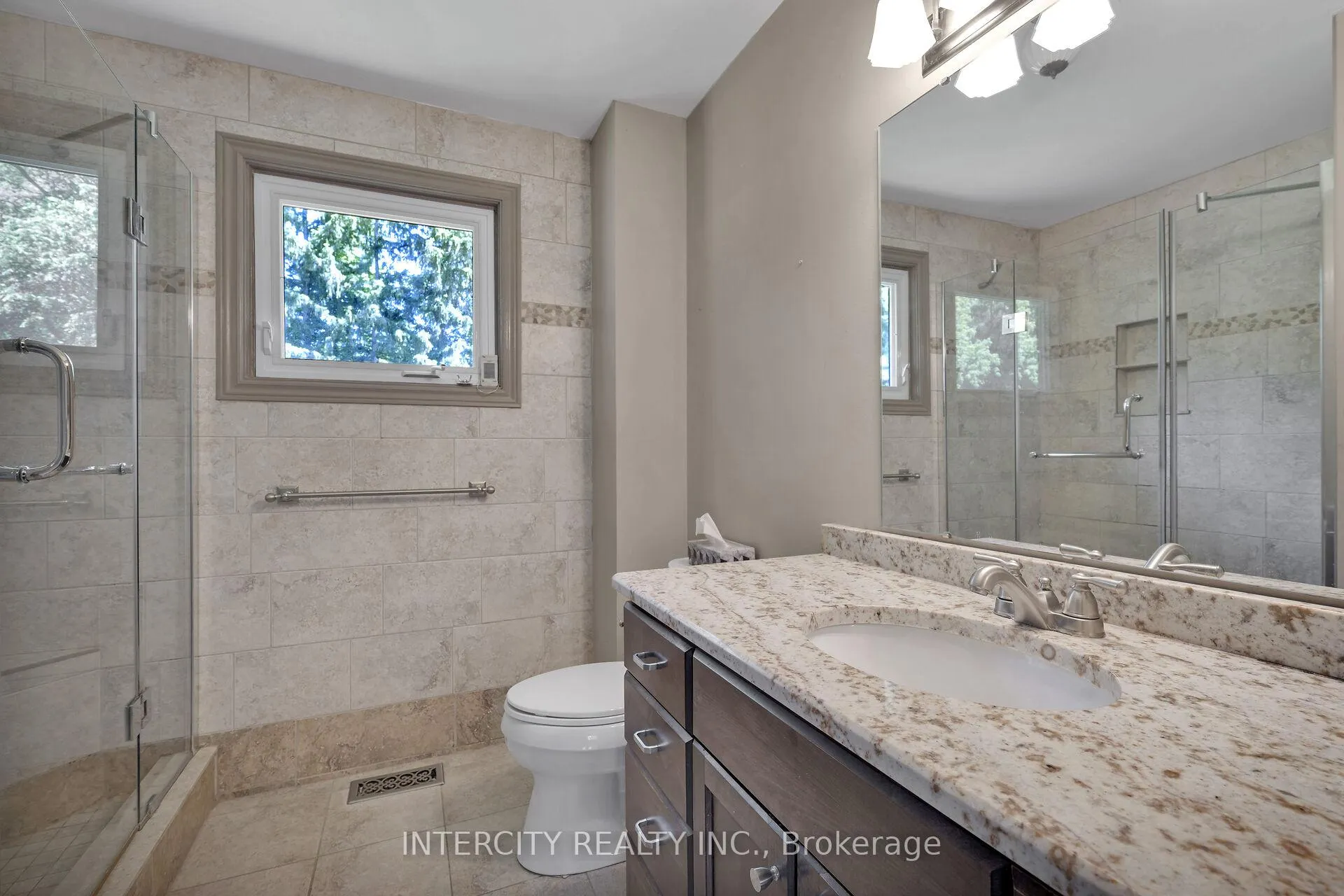 Photo 26 of 173 All Saints Crescent, Oakville, Ford — HOMEH