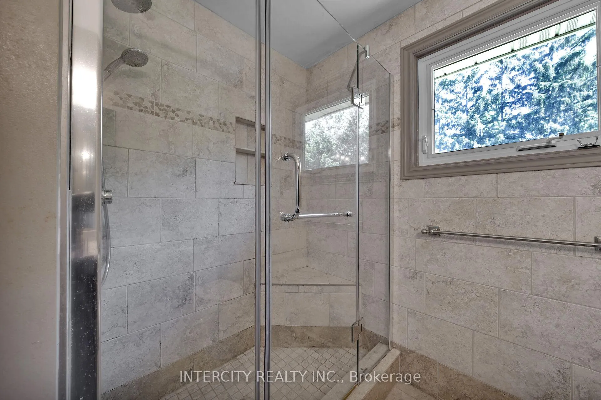Photo 27 of 173 All Saints Crescent, Oakville, Ford — HOMEH