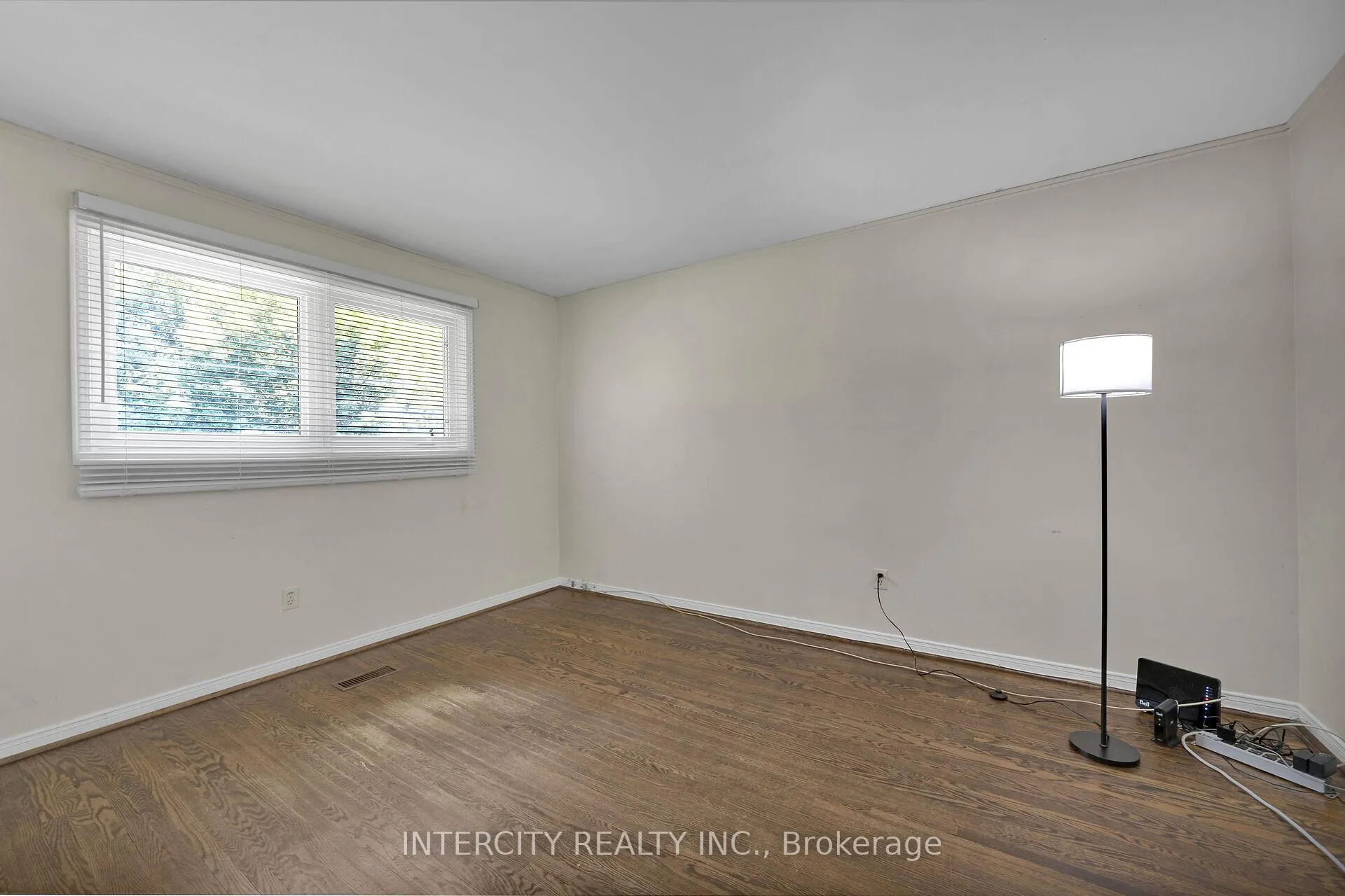 Photo 28 of 173 All Saints Crescent, Oakville, Ford — HOMEH