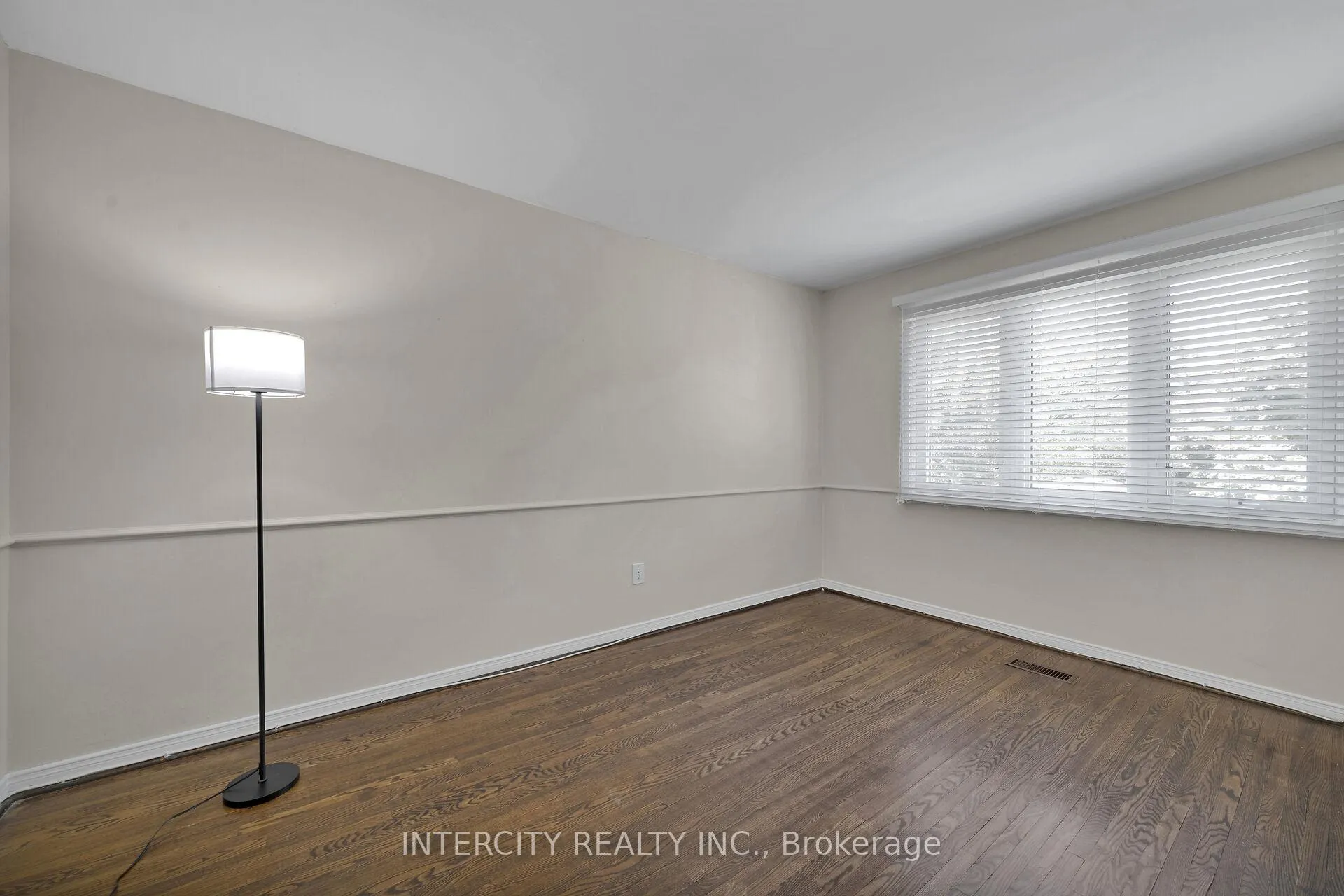 Photo 30 of 173 All Saints Crescent, Oakville, Ford — HOMEH