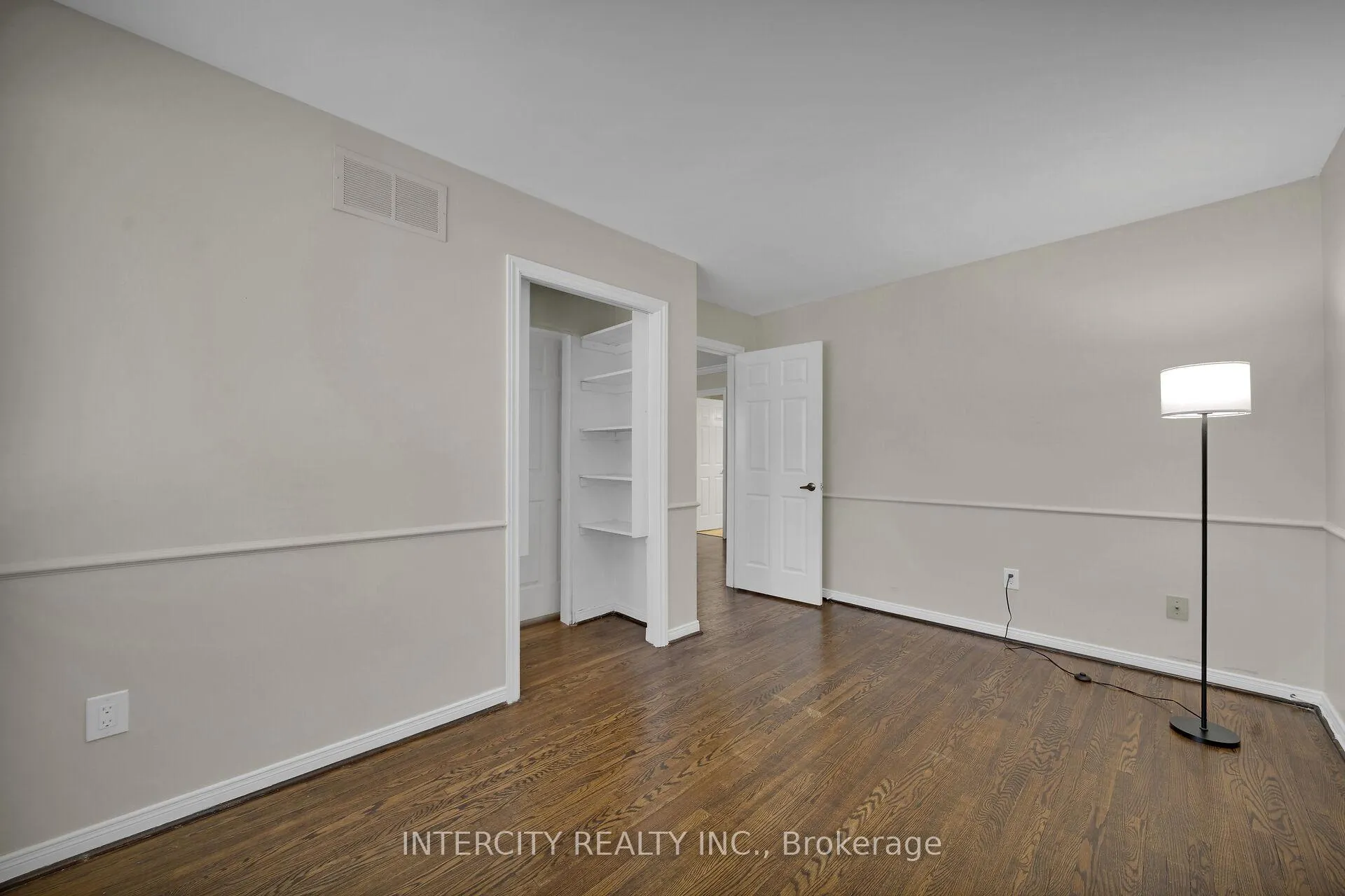 Photo 31 of 173 All Saints Crescent, Oakville, Ford — HOMEH