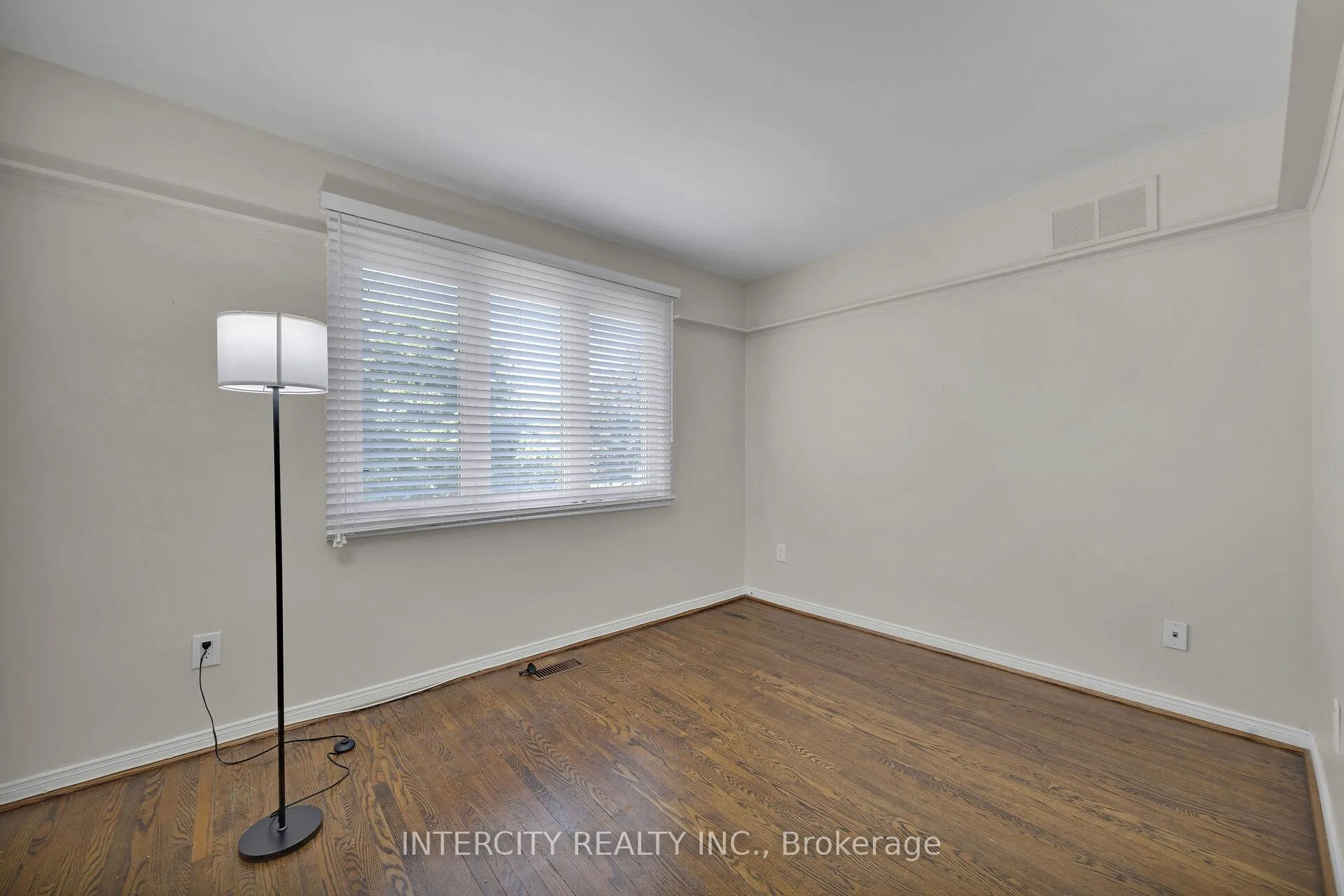 Photo 32 of 173 All Saints Crescent, Oakville, Ford — HOMEH