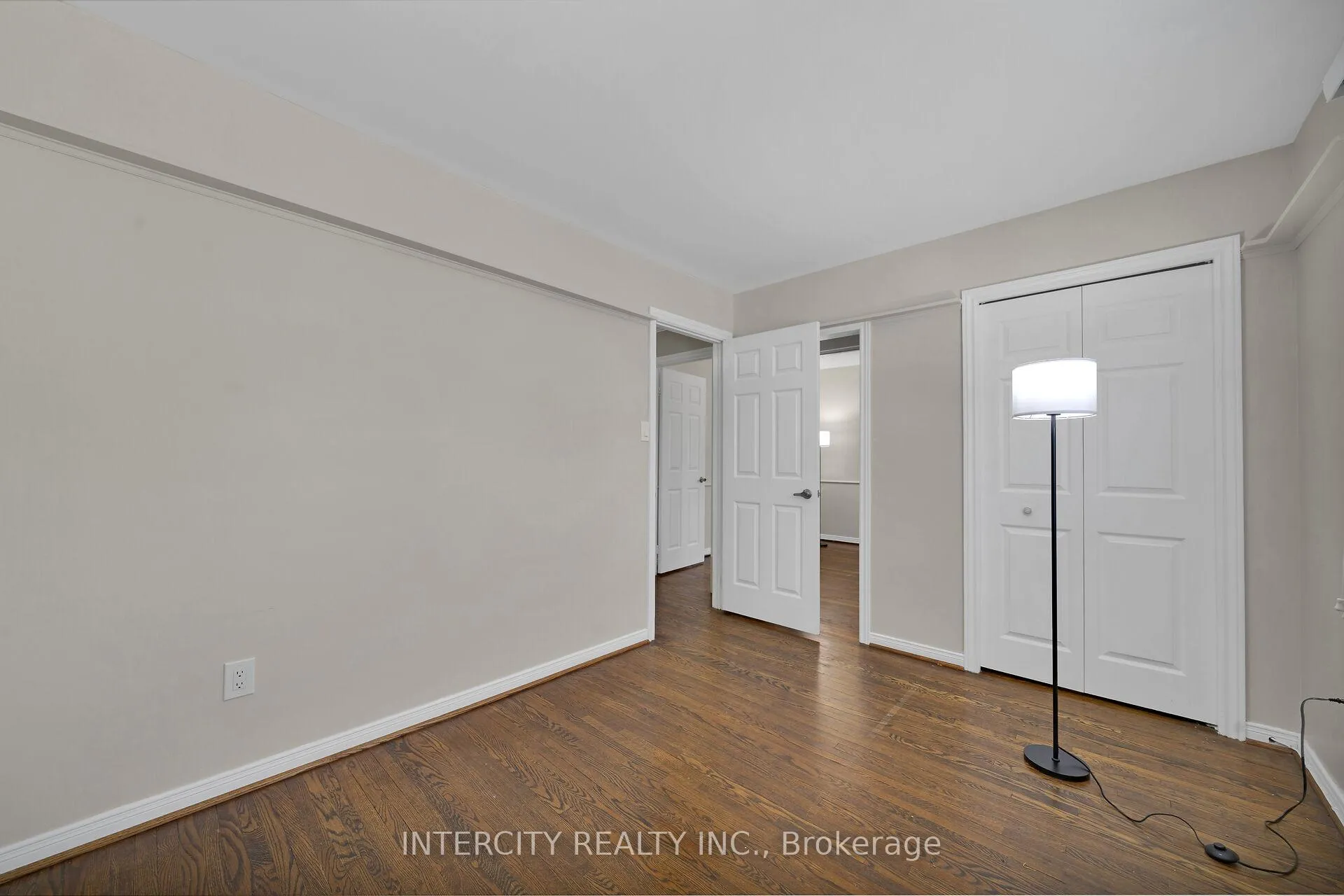 Photo 33 of 173 All Saints Crescent, Oakville, Ford — HOMEH
