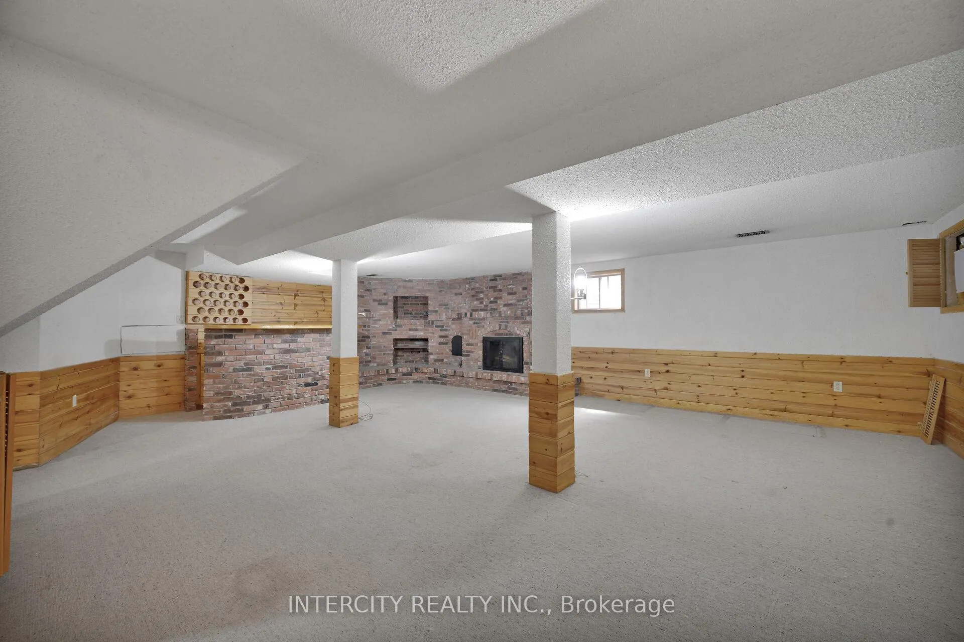 Photo 37 of 173 All Saints Crescent, Oakville, Ford — HOMEH