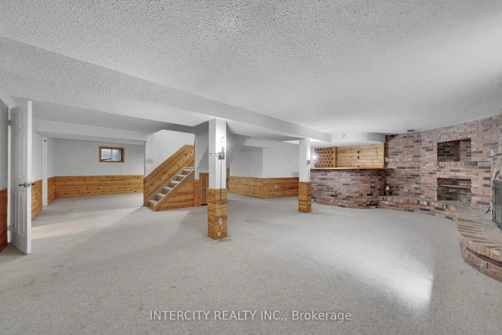 Photo 38 of 173 All Saints Crescent, Oakville, Ford — HOMEH