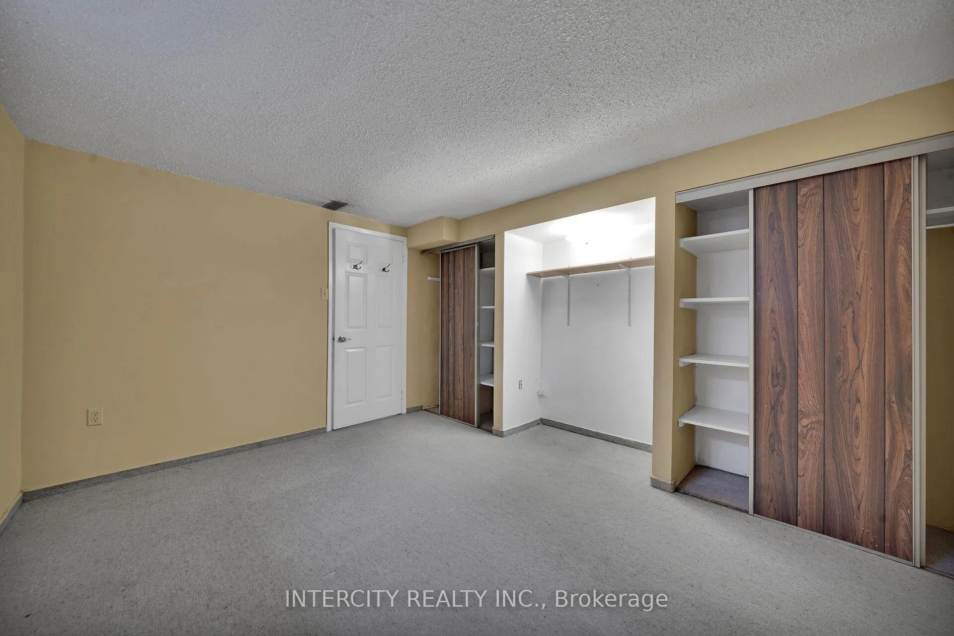 Photo 43 of 173 All Saints Crescent, Oakville, Ford — HOMEH