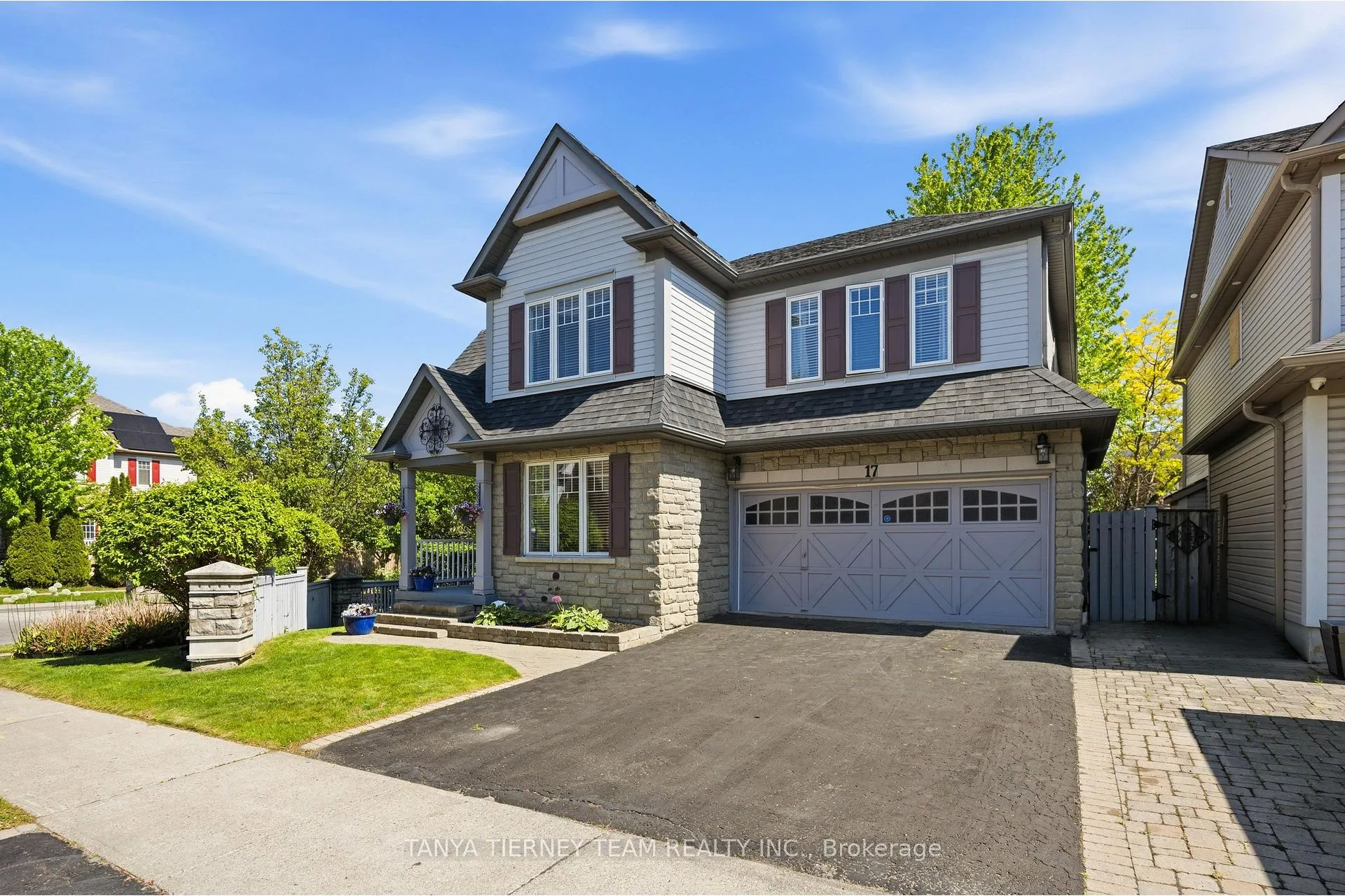 Photo 2 of 17 Robert Attersley Drive E, Whitby, Taunton North — HOMEH