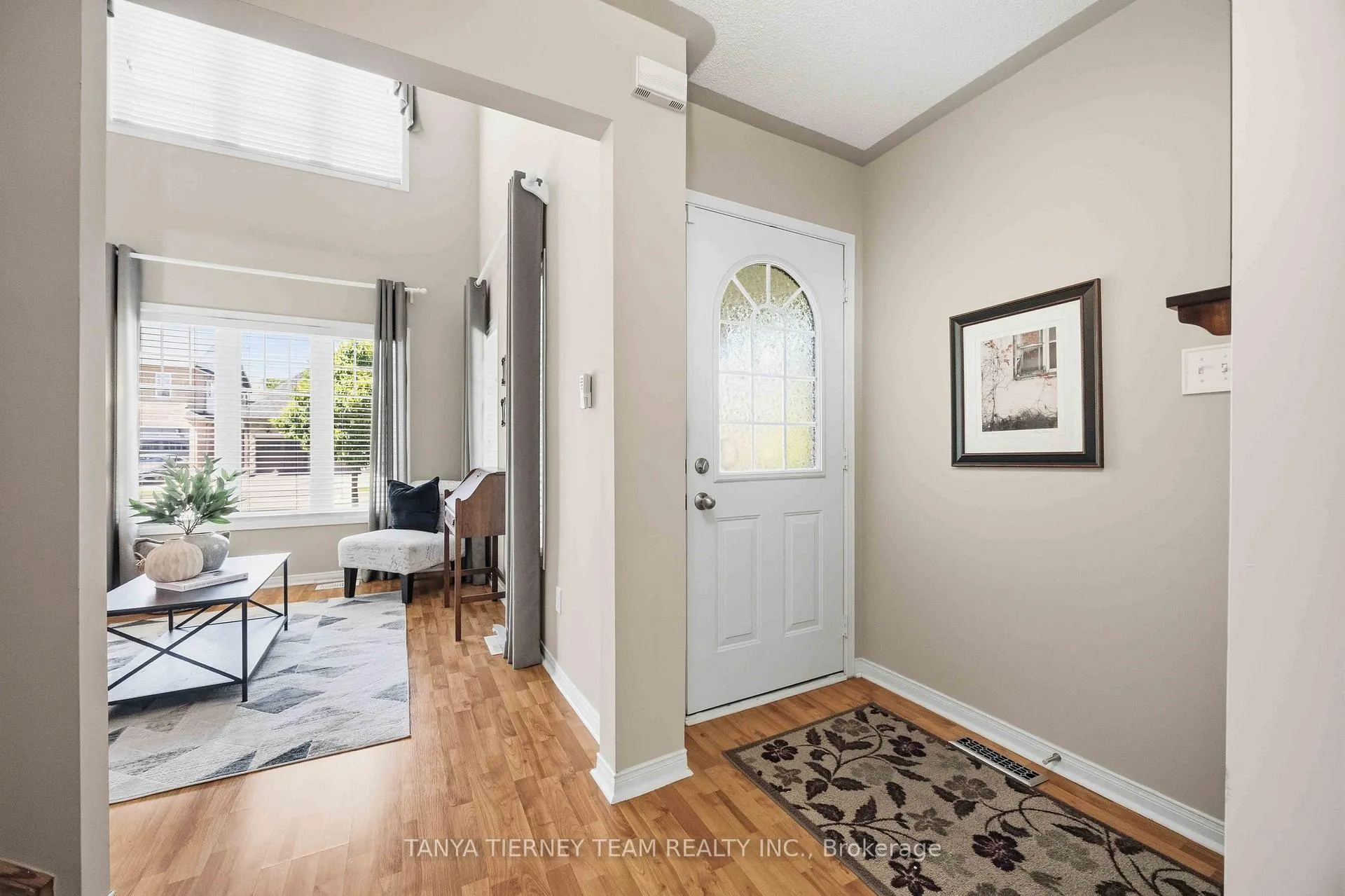 Photo 5 of 17 Robert Attersley Drive E, Whitby, Taunton North — HOMEH