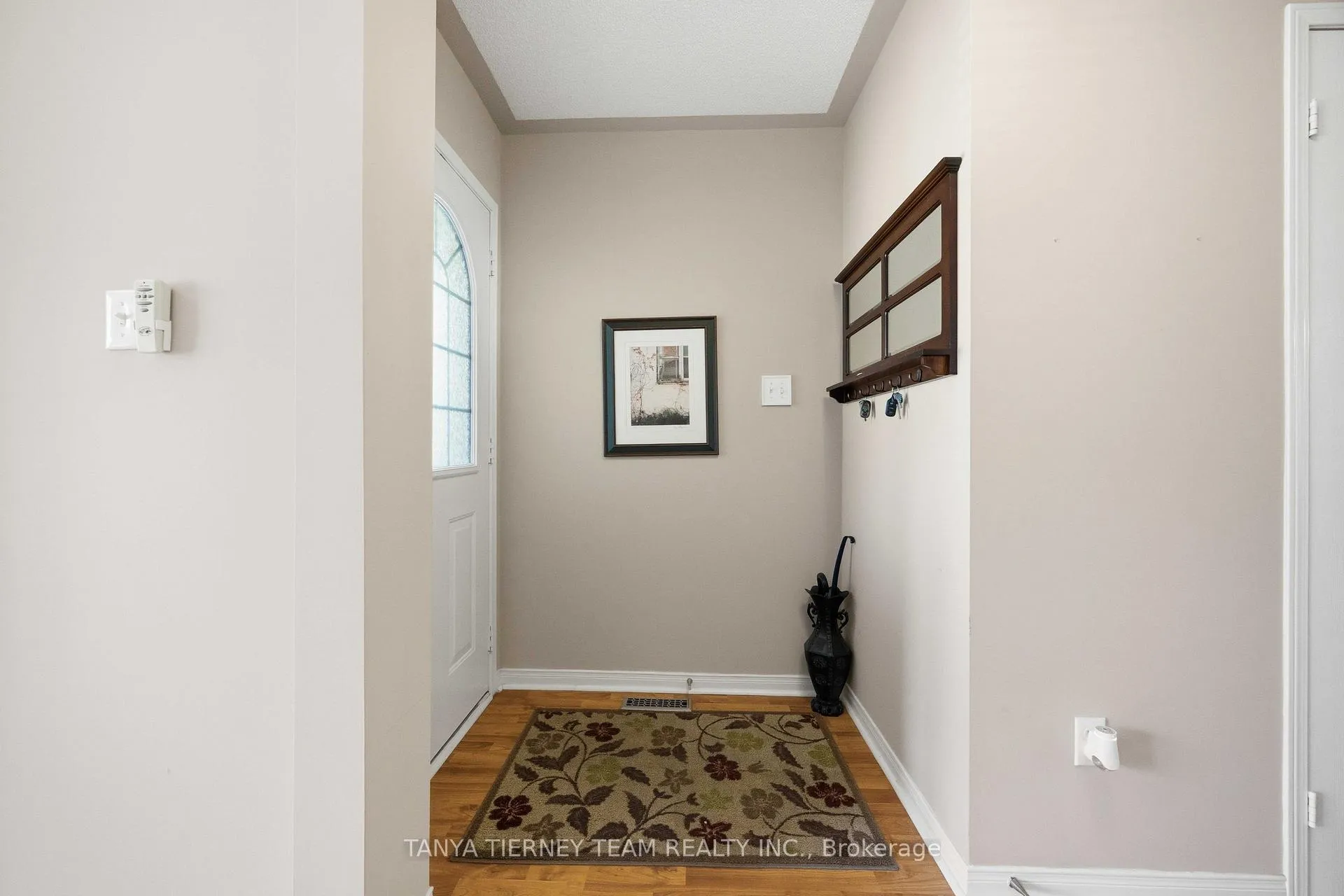 Photo 6 of 17 Robert Attersley Drive E, Whitby, Taunton North — HOMEH