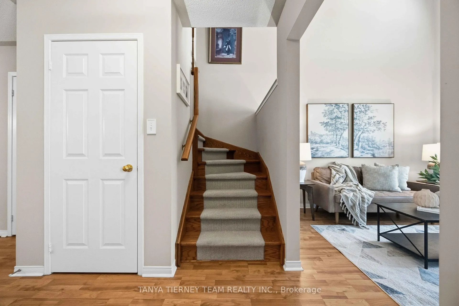 Photo 7 of 17 Robert Attersley Drive E, Whitby, Taunton North — HOMEH
