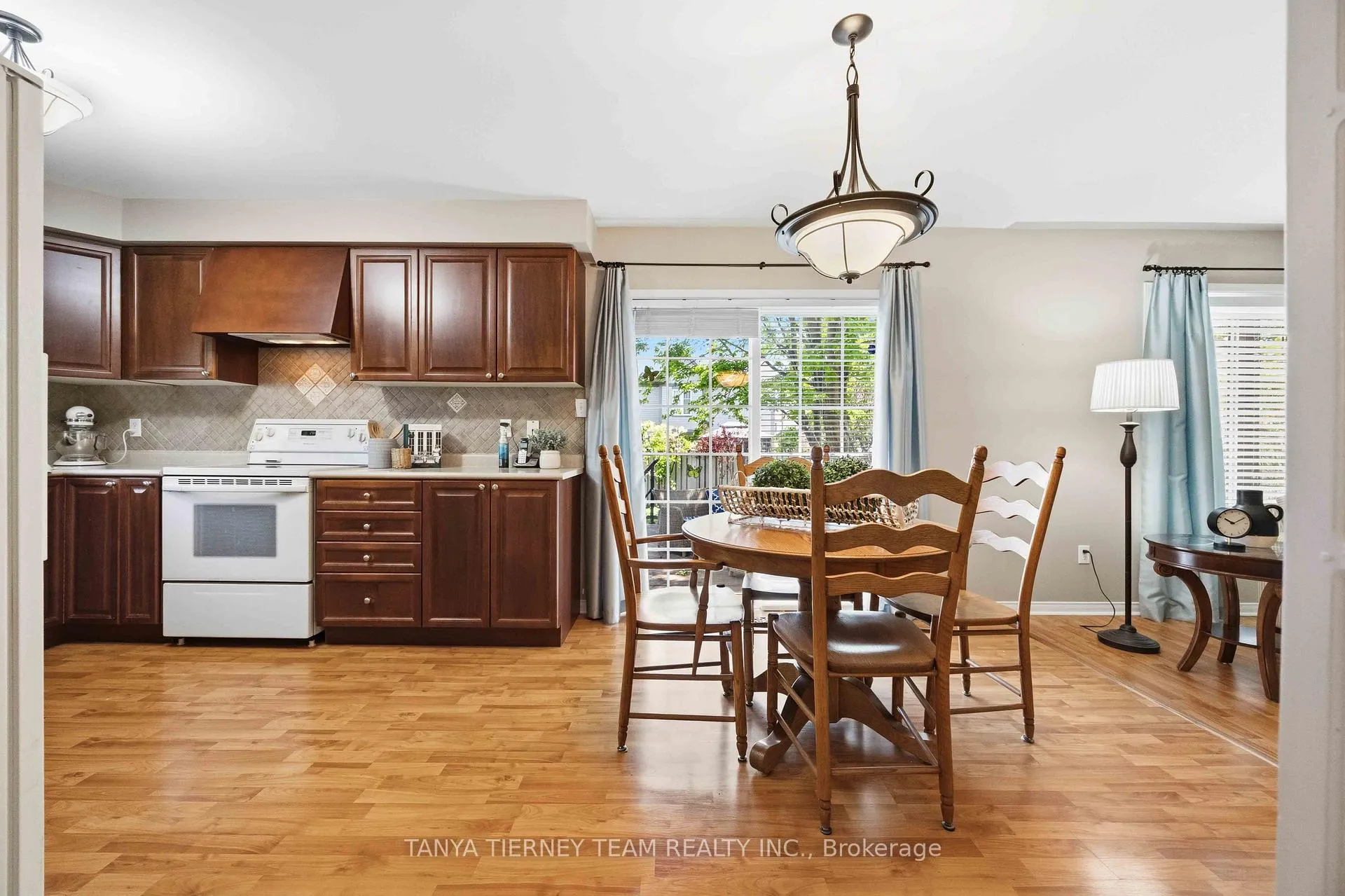 Photo 18 of 17 Robert Attersley Drive E, Whitby, Taunton North — HOMEH