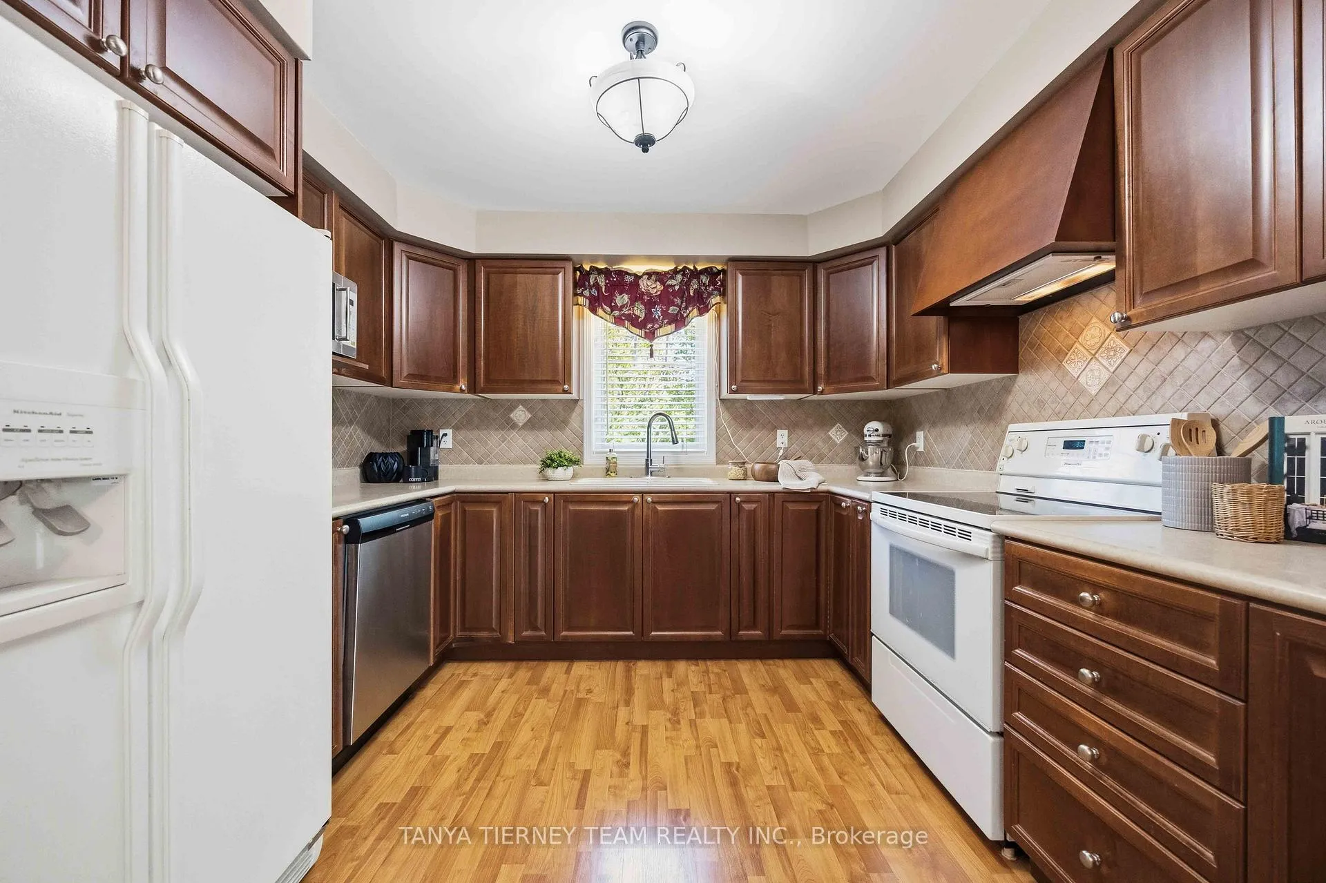 Photo 20 of 17 Robert Attersley Drive E, Whitby, Taunton North — HOMEH