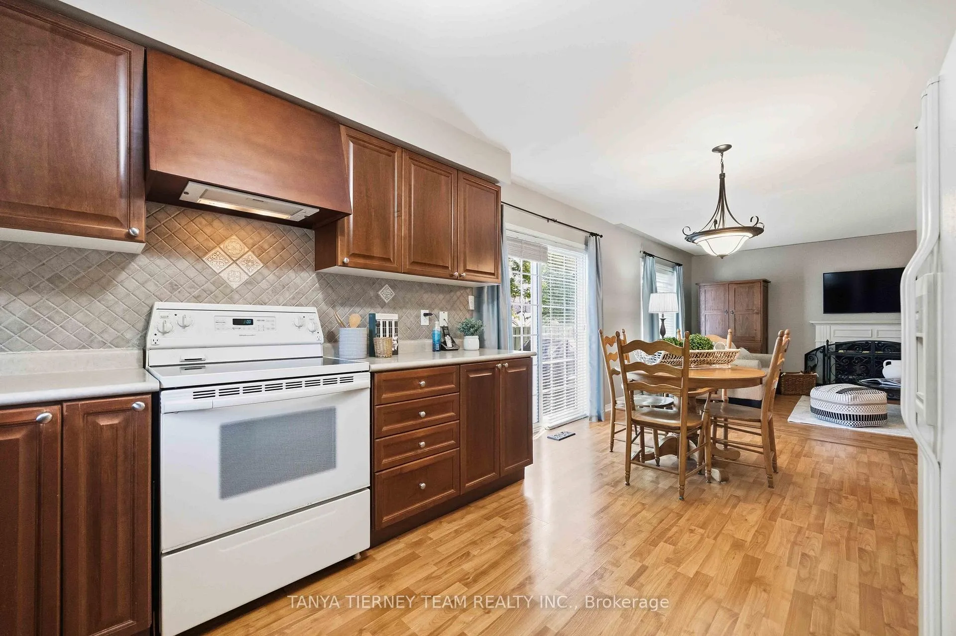 Photo 23 of 17 Robert Attersley Drive E, Whitby, Taunton North — HOMEH