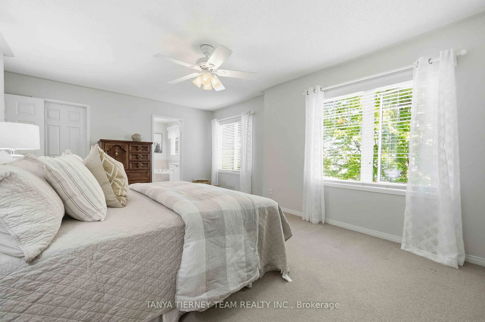 Photo 35 of 17 Robert Attersley Drive E, Whitby, Taunton North — HOMEH