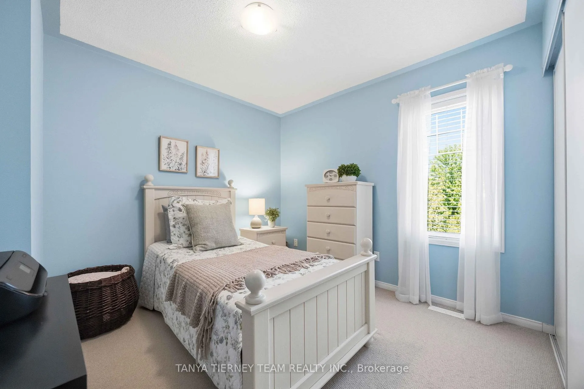 Photo 38 of 17 Robert Attersley Drive E, Whitby, Taunton North — HOMEH