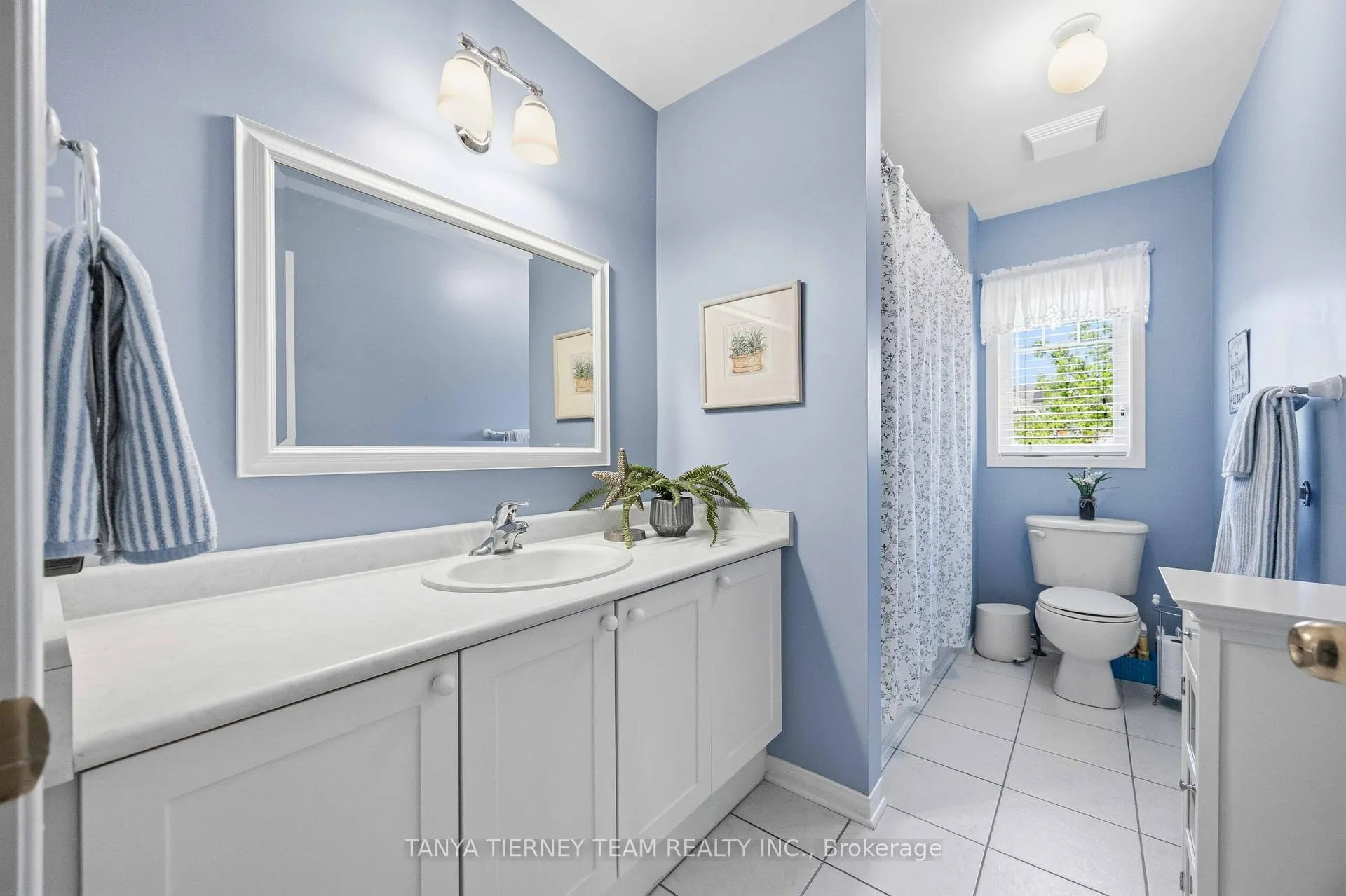 Photo 40 of 17 Robert Attersley Drive E, Whitby, Taunton North — HOMEH