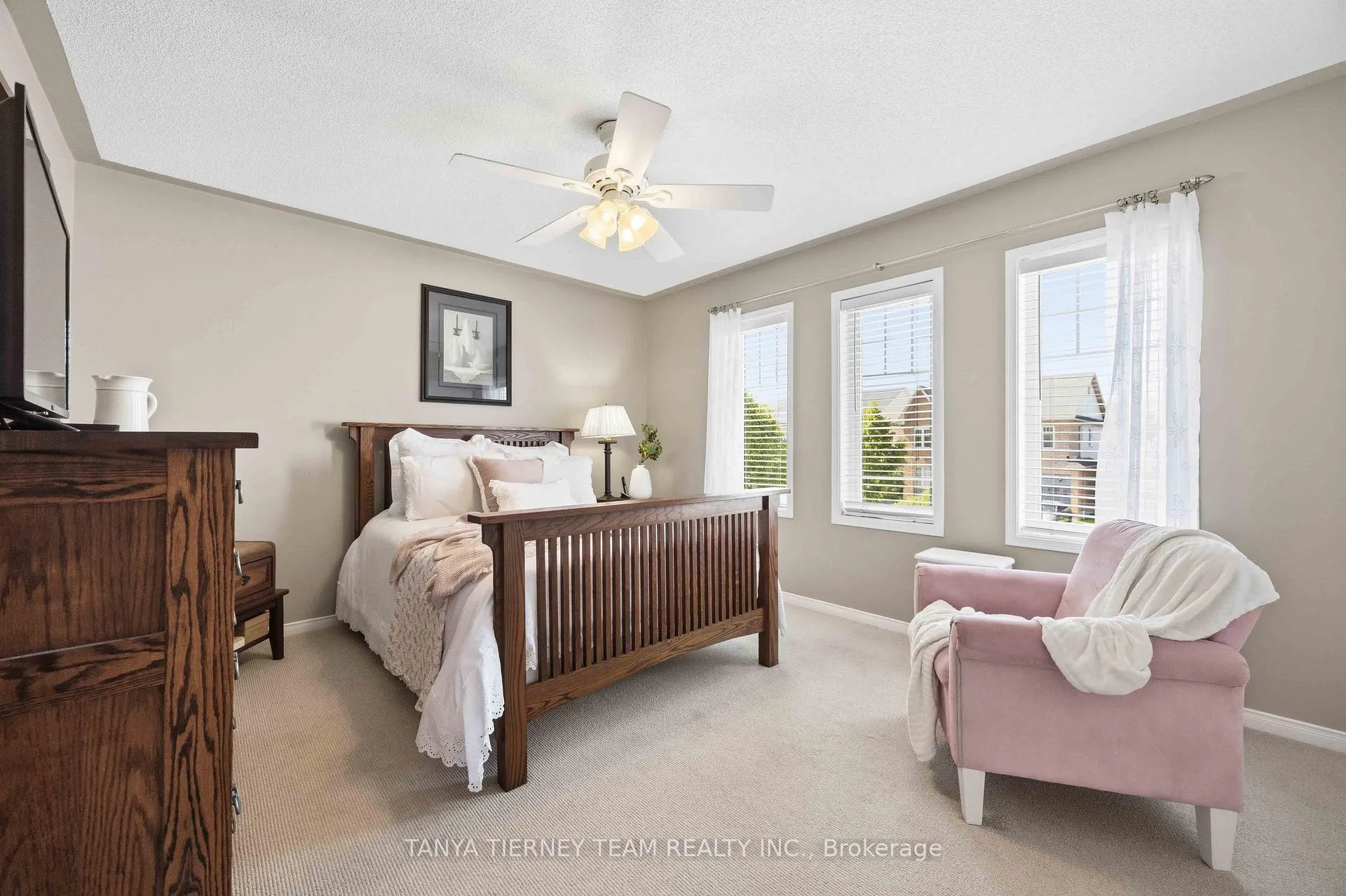 Photo 41 of 17 Robert Attersley Drive E, Whitby, Taunton North — HOMEH