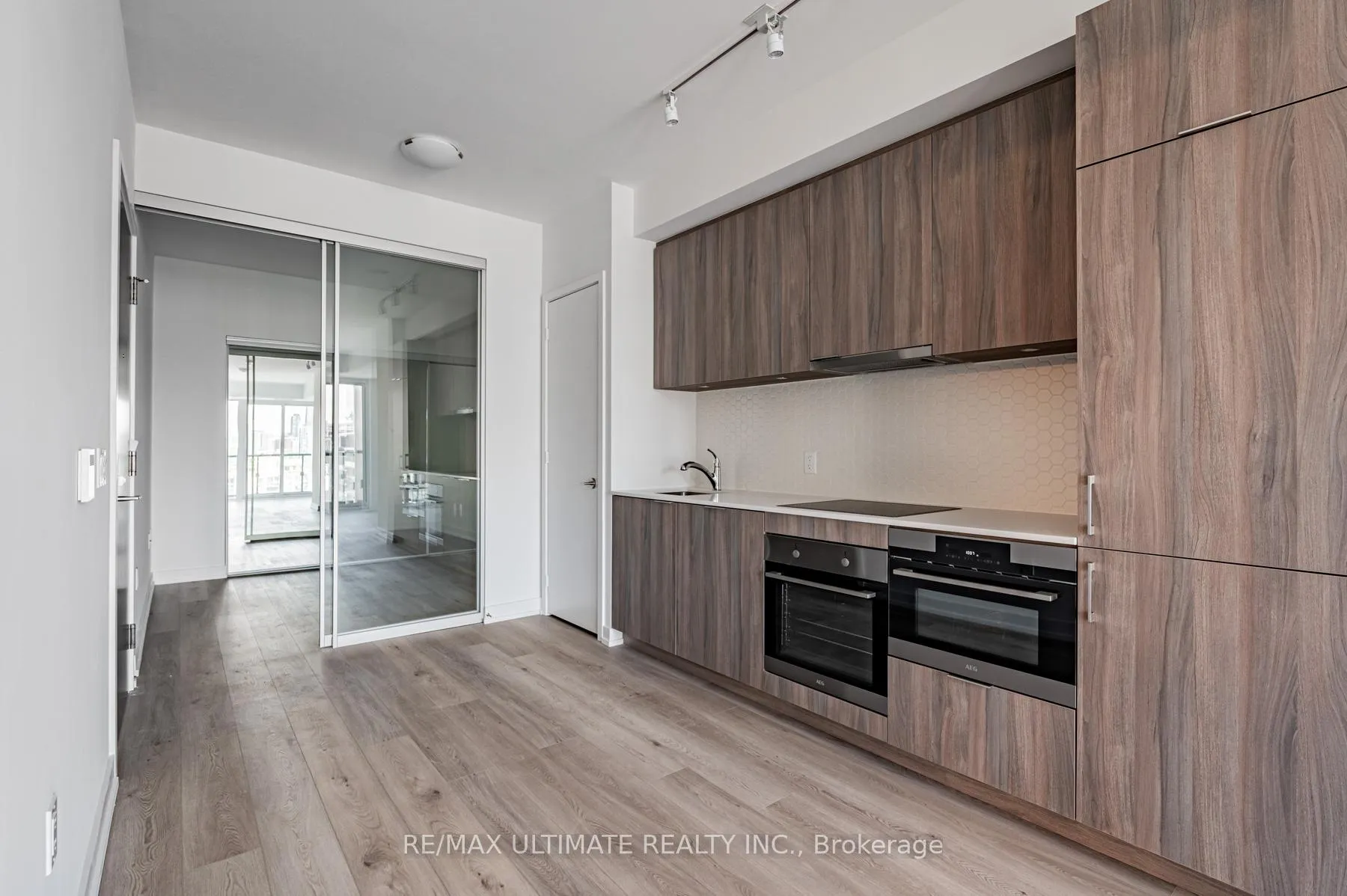Photo 2 of Unit 1211, 158 Front Street E, Toronto, Moss Park — HOMEH