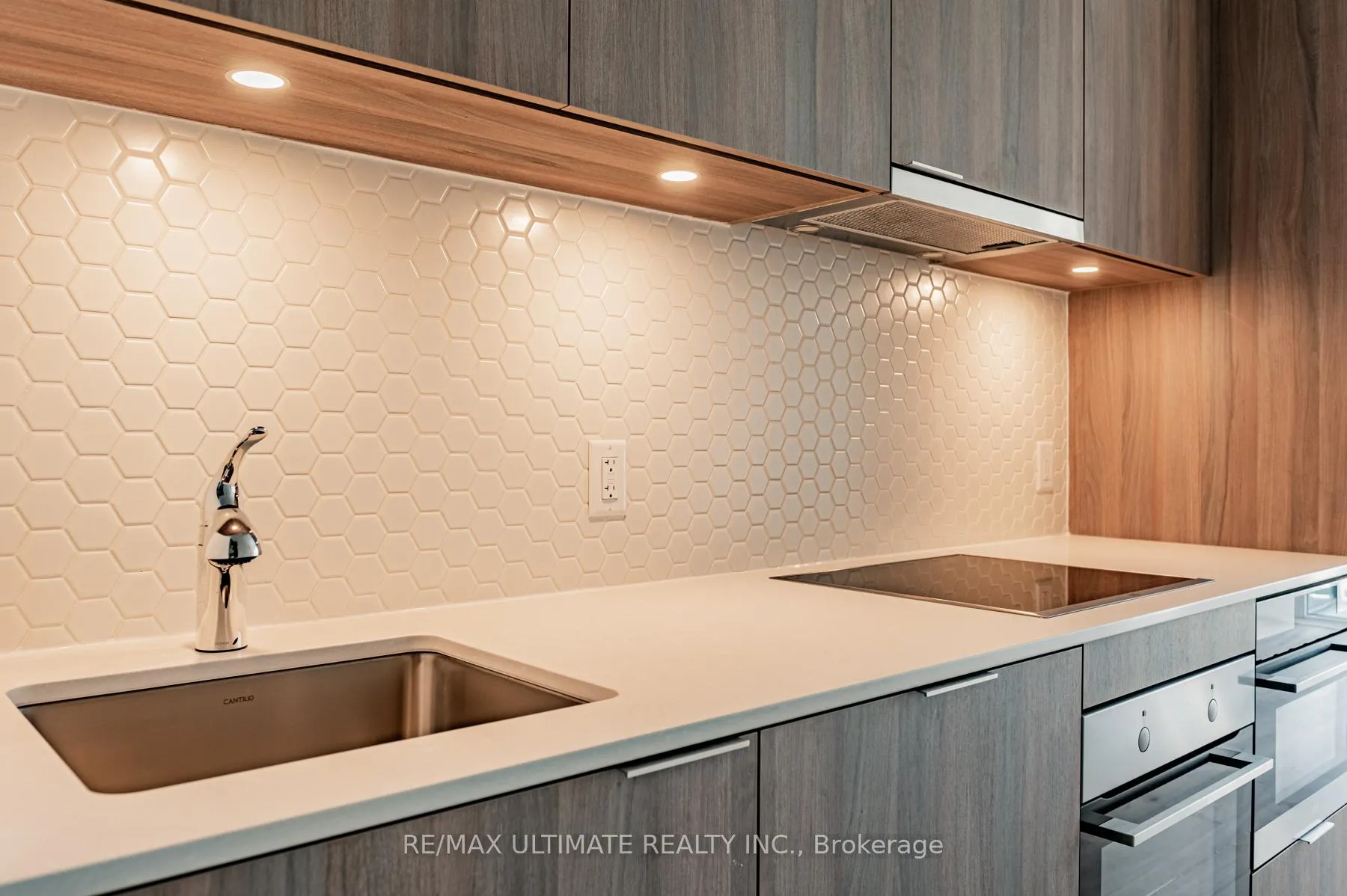 Photo 4 of Unit 1211, 158 Front Street E, Toronto, Moss Park — HOMEH