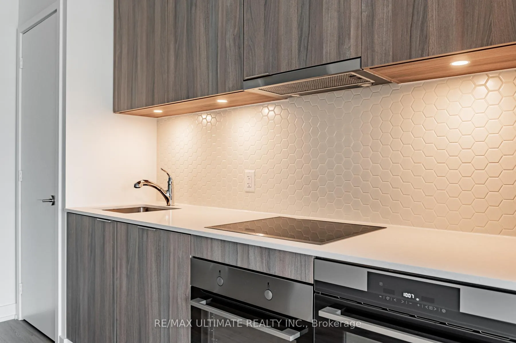 Photo 5 of Unit 1211, 158 Front Street E, Toronto, Moss Park — HOMEH