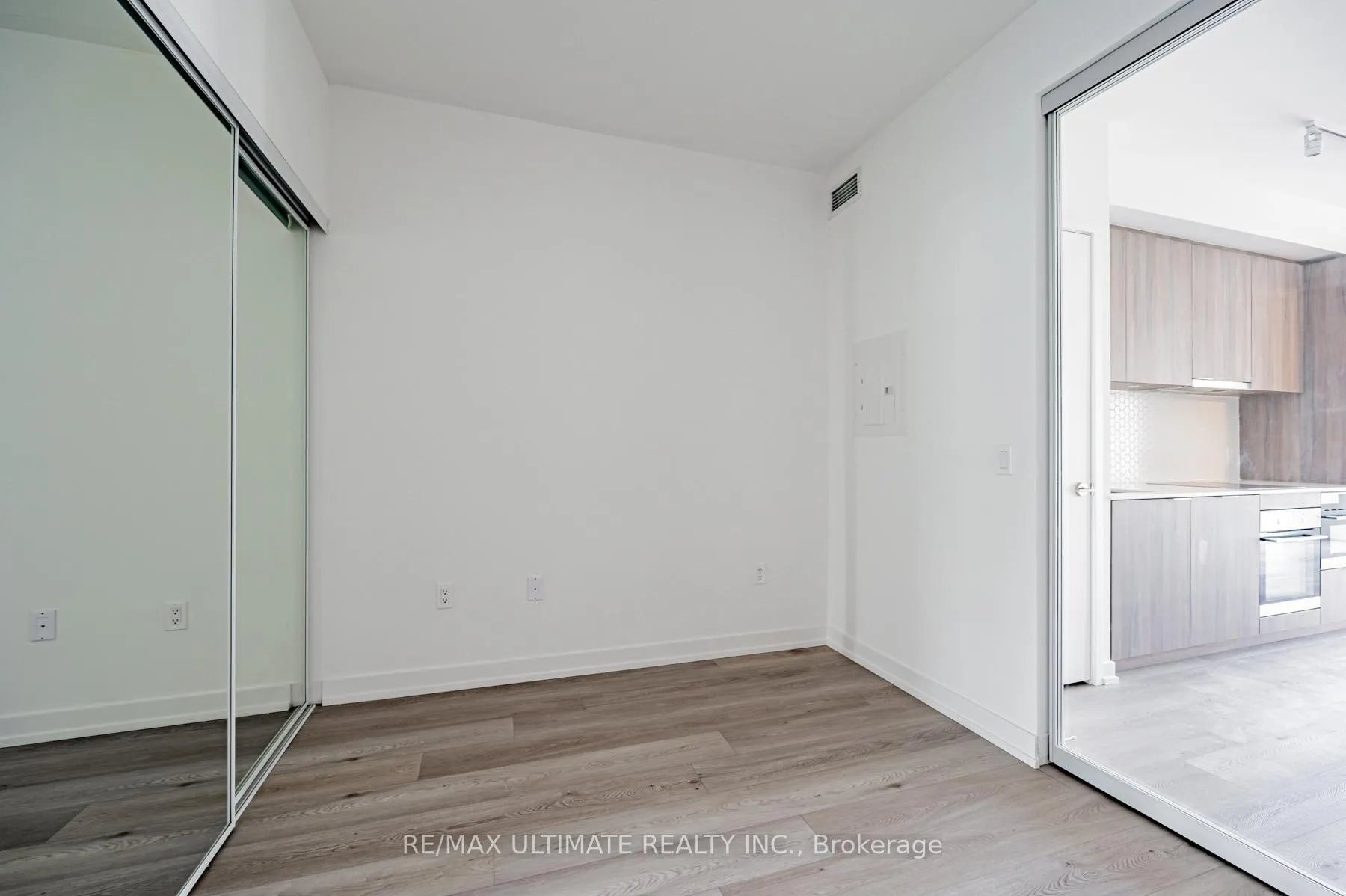 Photo 7 of Unit 1211, 158 Front Street E, Toronto, Moss Park — HOMEH