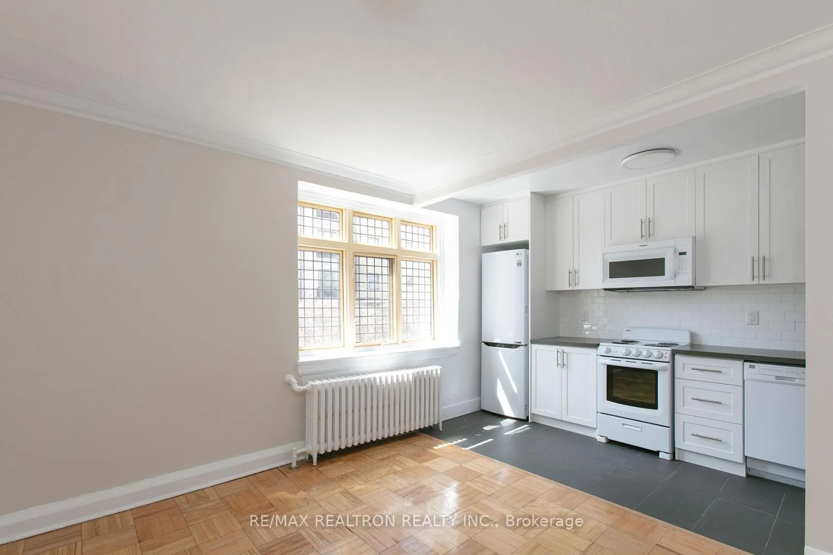 Photo 4 of Unit 321, 398 Avenue Road, Toronto, Casa Loma — HOMEH