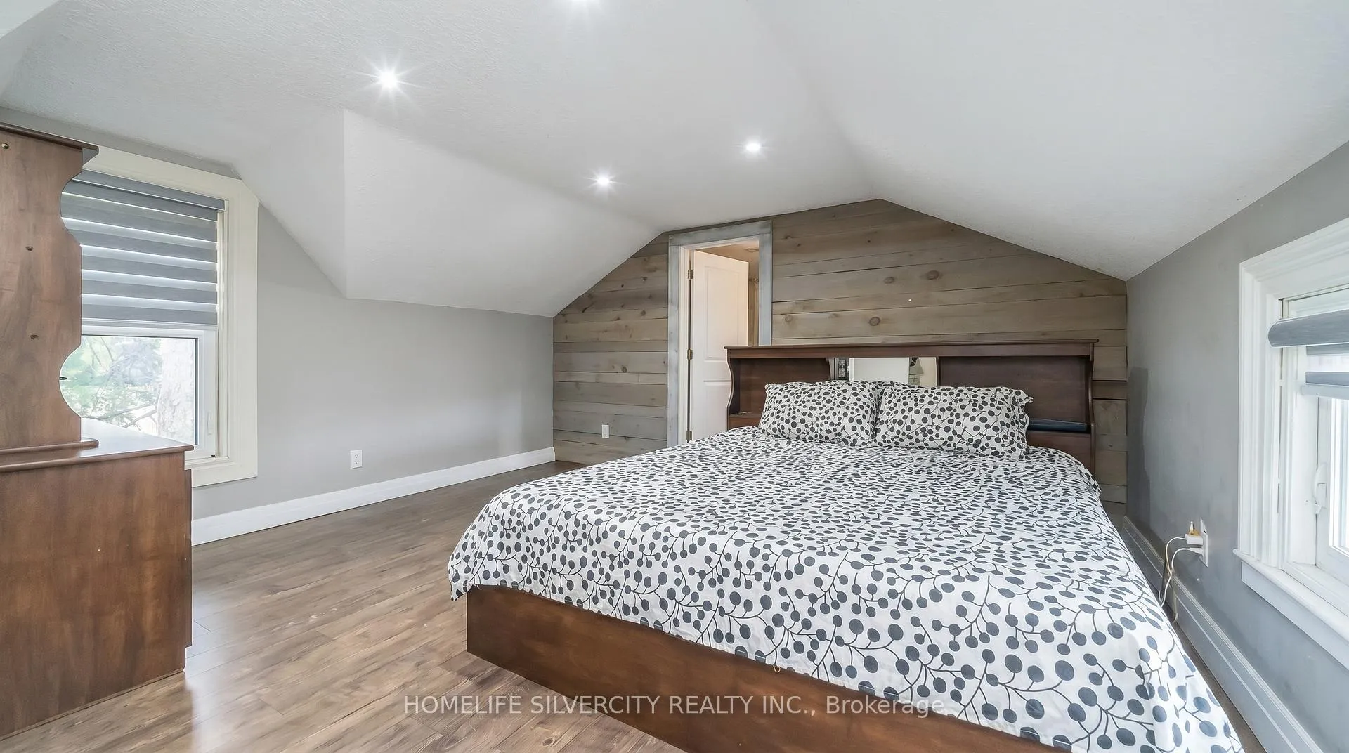Photo 22 of 184 Pottruff Road, Brant, Paris — HOMEH