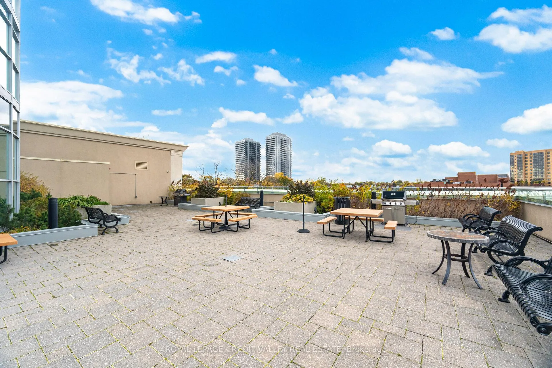 Photo 38 of Unit 2407, 9 George Street N, Brampton, Downtown Brampton — HOMEH