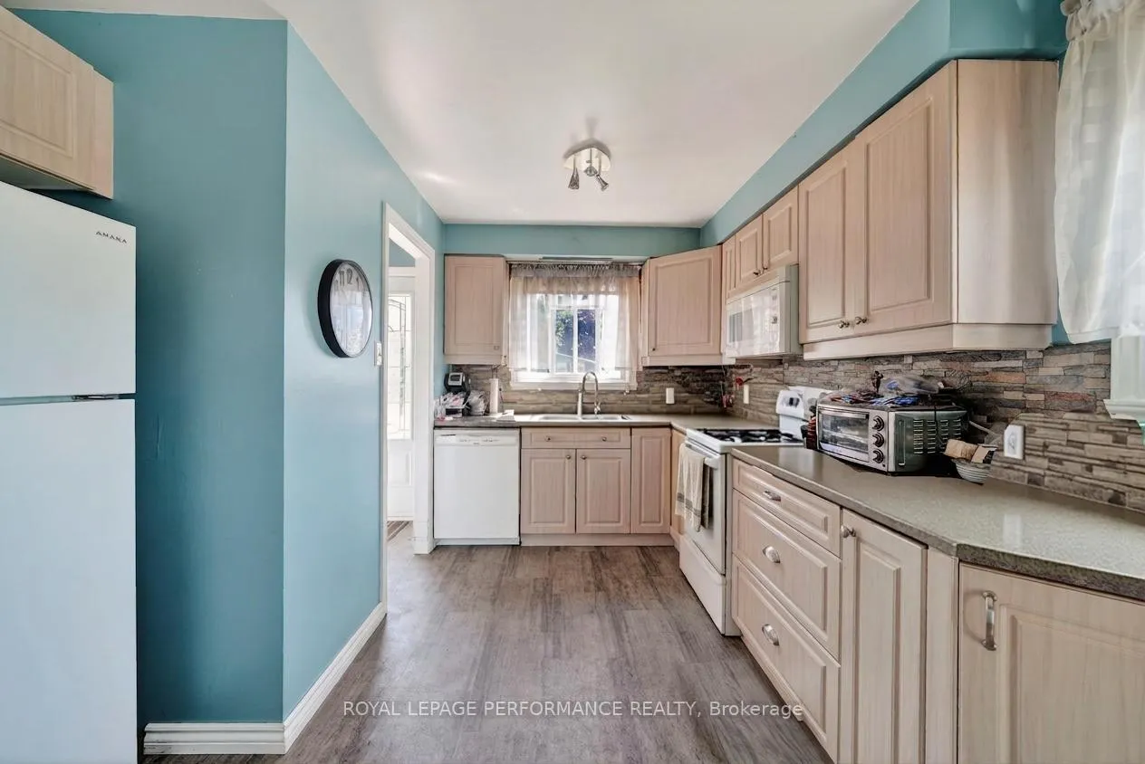 Photo 11 of 10 Valecrest Drive, Cornwall — HOMEH
