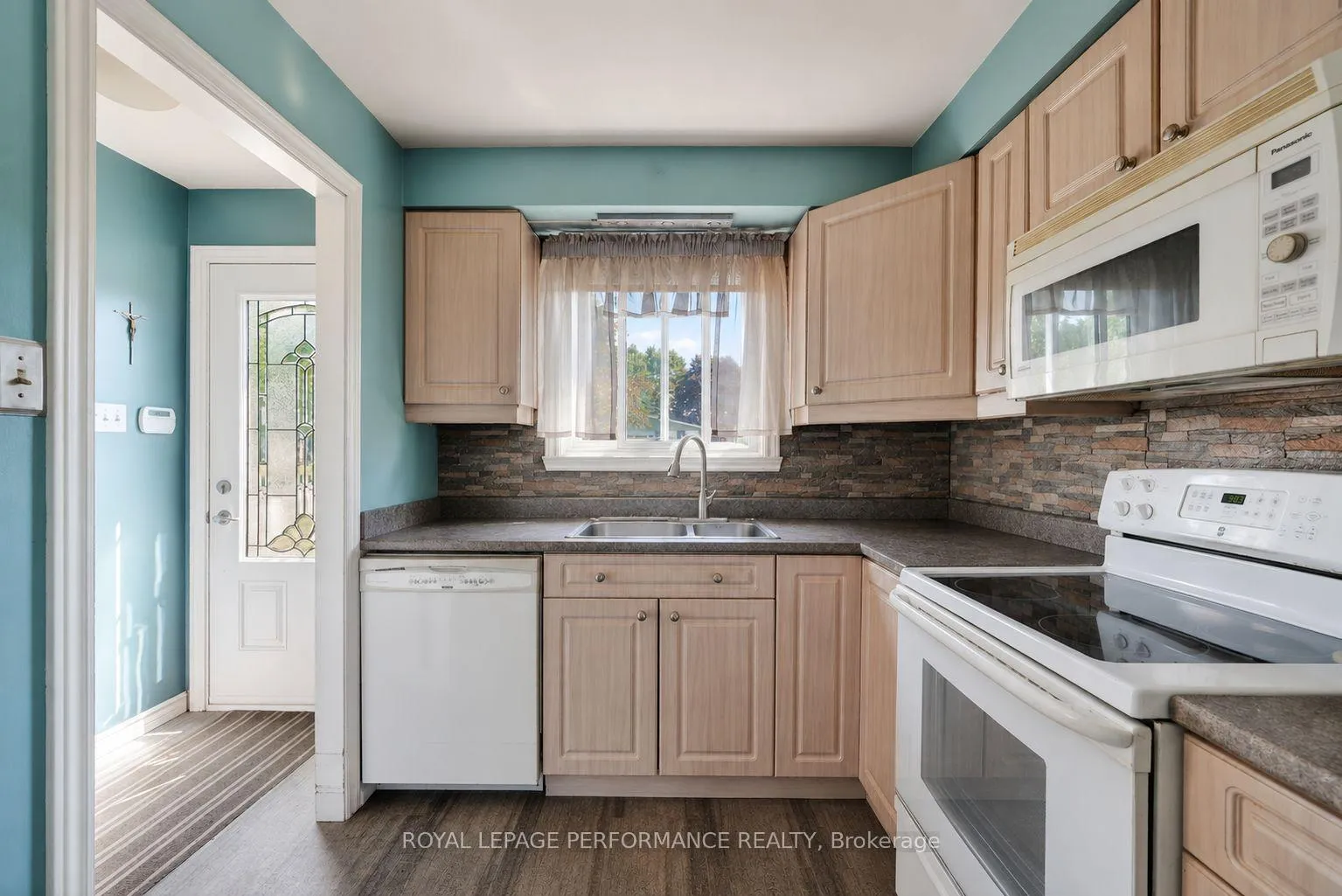 Photo 12 of 10 Valecrest Drive, Cornwall — HOMEH