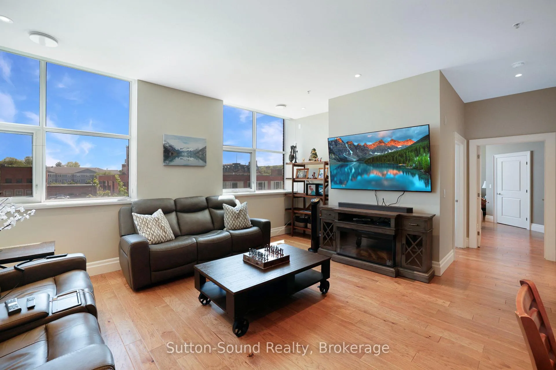 Photo 2 of Unit 303, 945 3rd Avenue E, Owen Sound — HOMEH