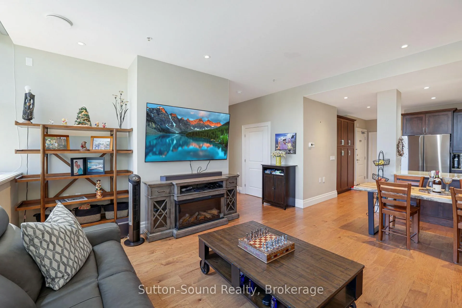 Photo 3 of Unit 303, 945 3rd Avenue E, Owen Sound — HOMEH
