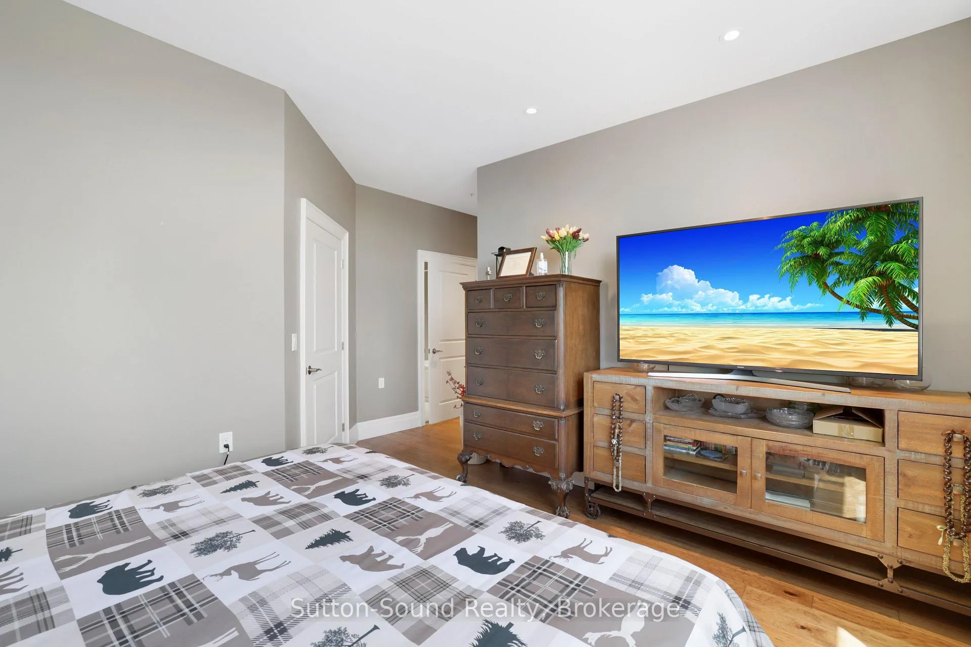 Photo 12 of Unit 303, 945 3rd Avenue E, Owen Sound — HOMEH