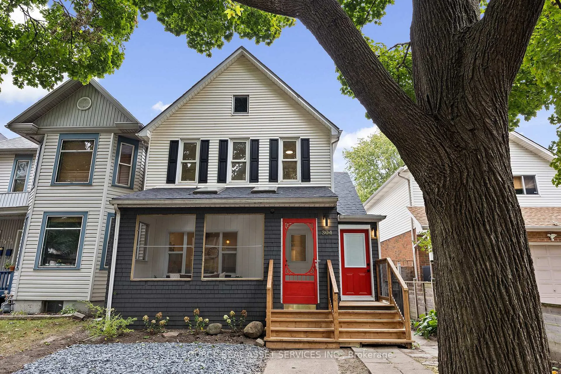 Photo 1 of Unit Unit 1, 304 Lincoln Road, Windsor, Walkerville — HOMEH
