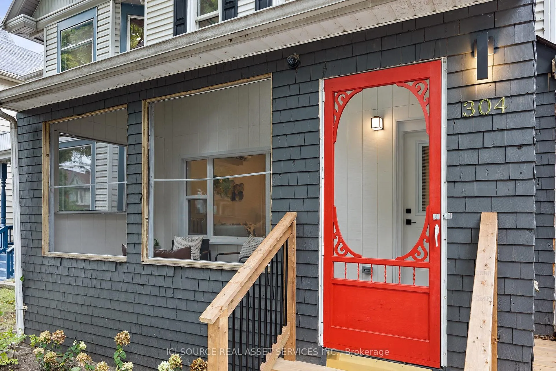 Photo 2 of Unit Unit 1, 304 Lincoln Road, Windsor, Walkerville — HOMEH