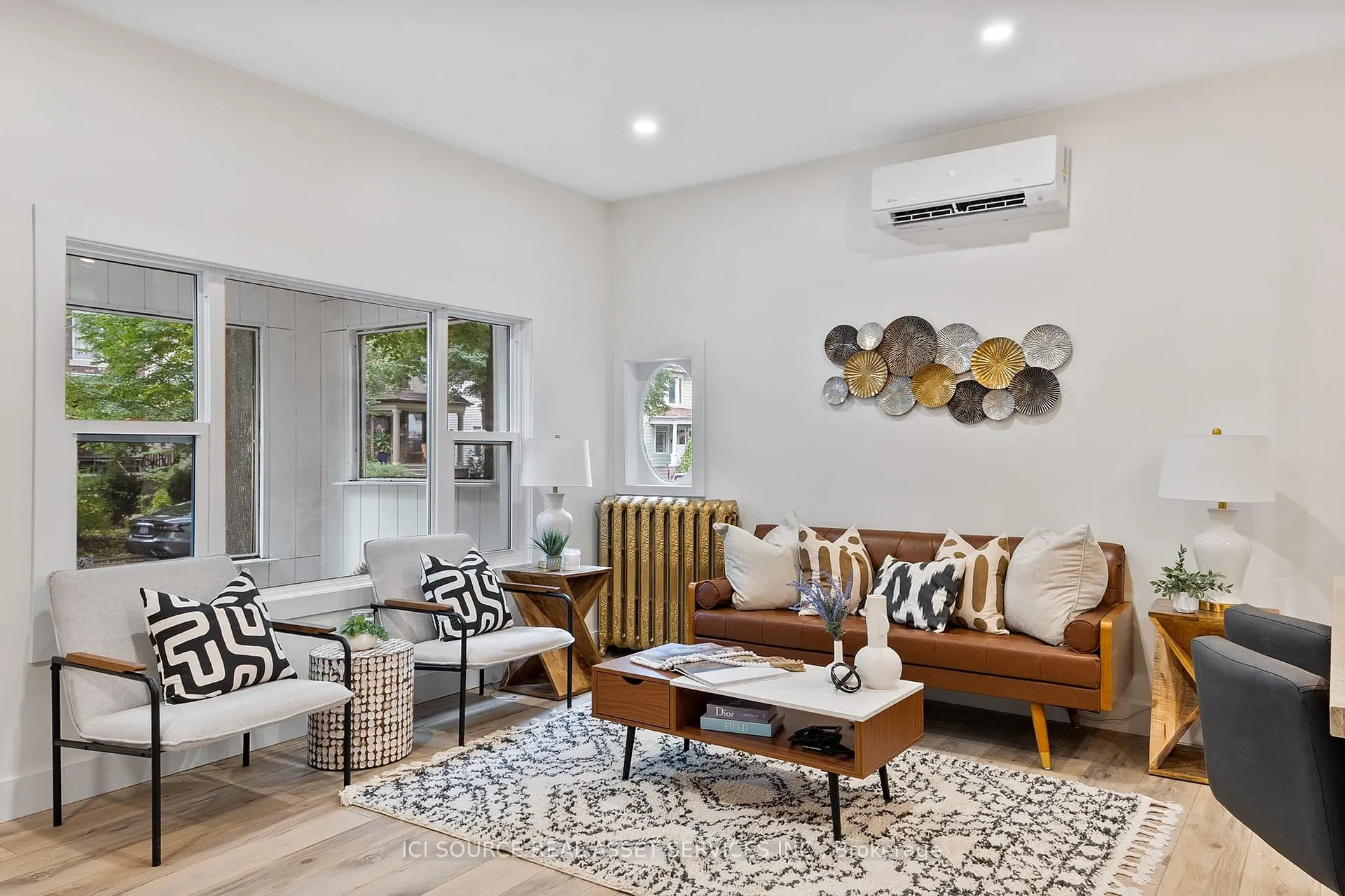 Photo 5 of Unit Unit 1, 304 Lincoln Road, Windsor, Walkerville — HOMEH