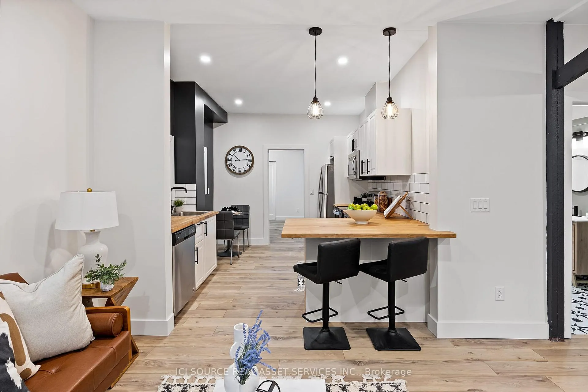 Photo 7 of Unit Unit 1, 304 Lincoln Road, Windsor, Walkerville — HOMEH