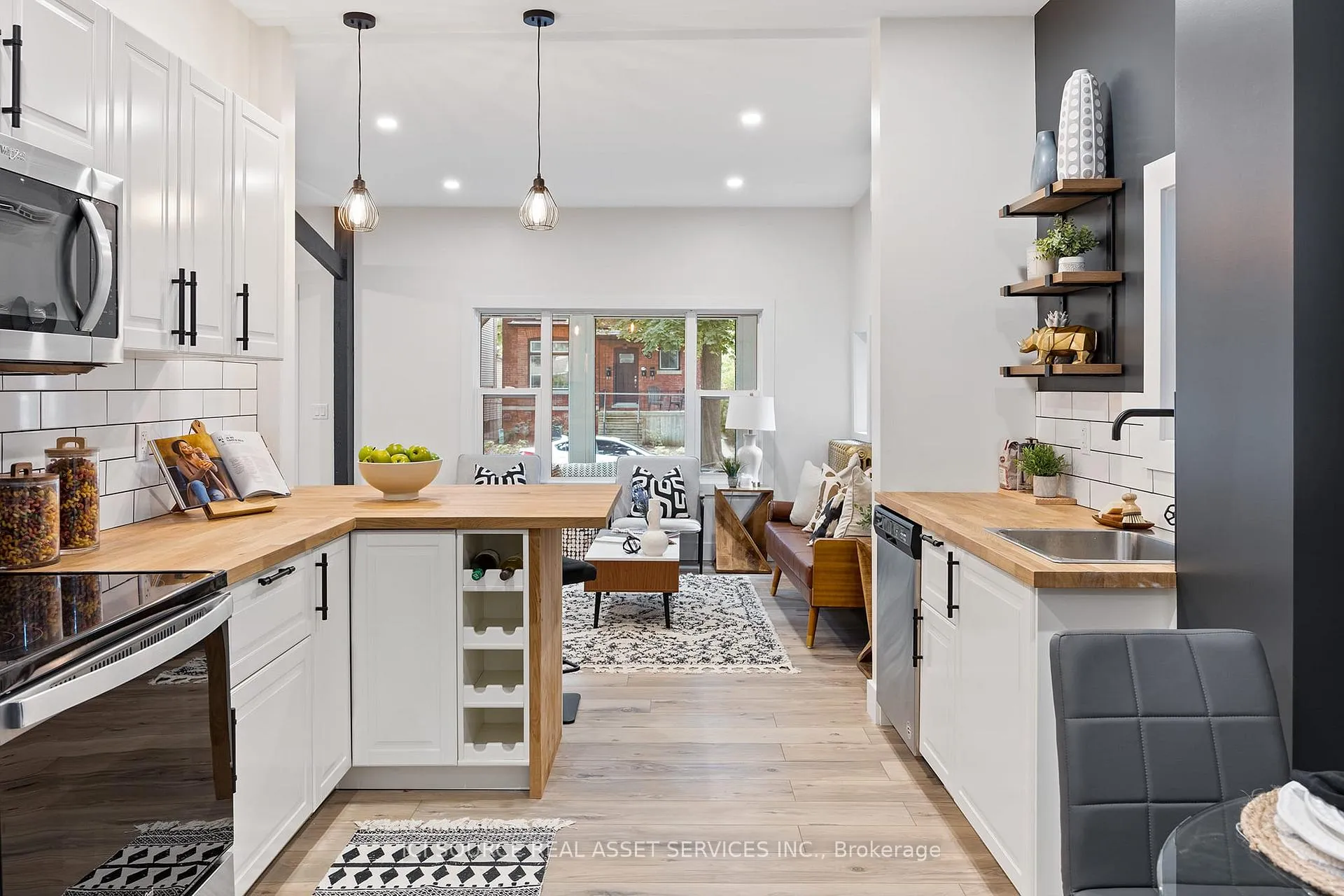 Photo 8 of Unit Unit 1, 304 Lincoln Road, Windsor, Walkerville — HOMEH