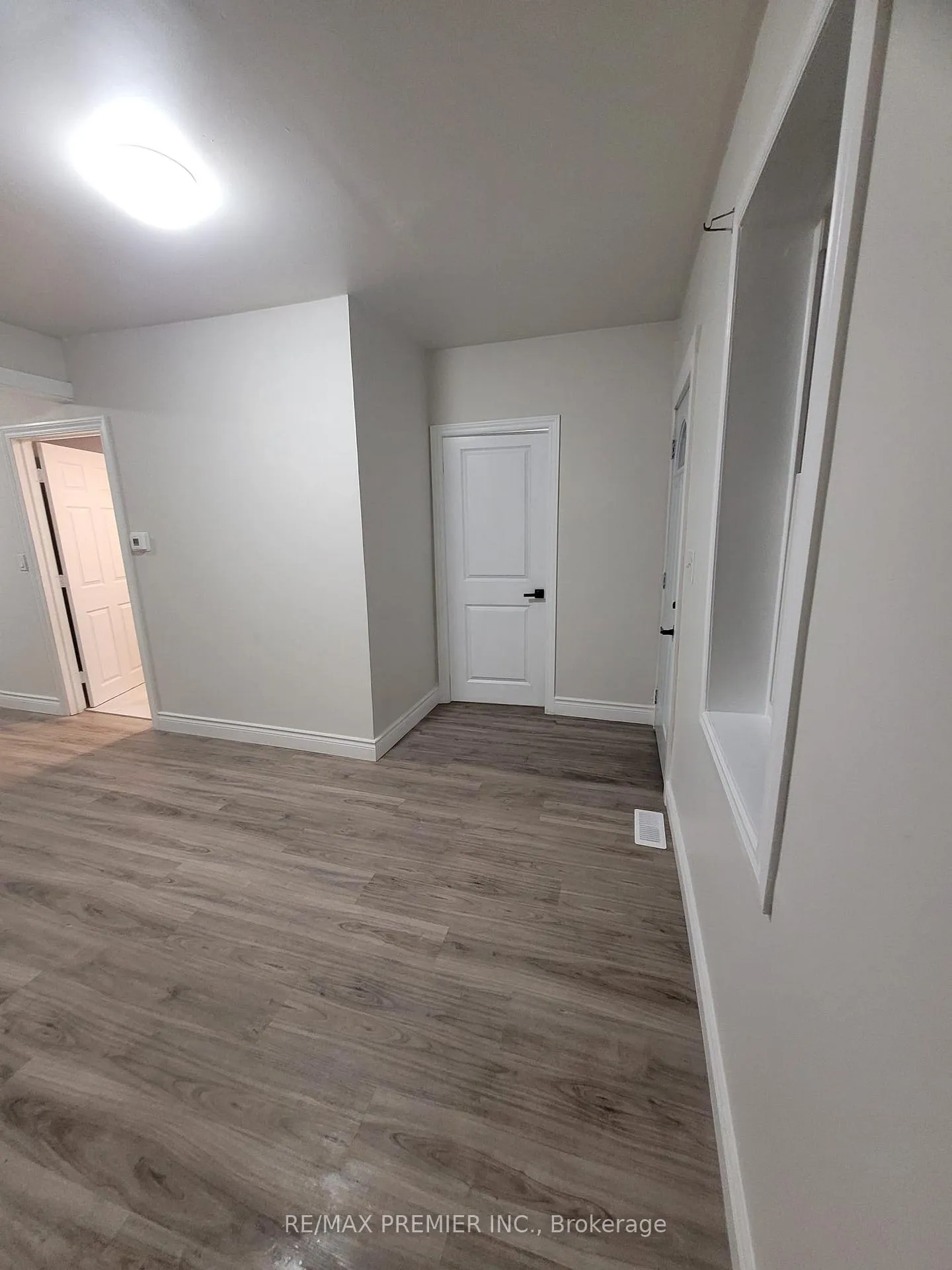 Photo 5 of Unit Front, 189 King Street E, Chatham-Kent, Chatham — HOMEH
