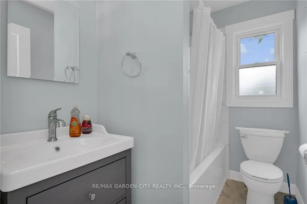Photo 9 of Unit Main, 27 St George Street, St. Catharines, Facer — HOMEH