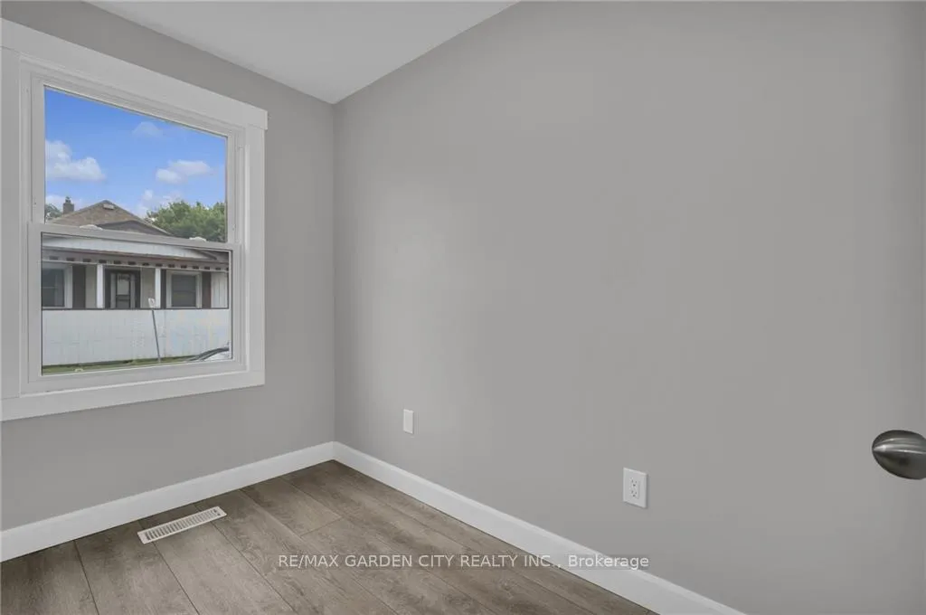 Photo 14 of Unit Main, 27 St George Street, St. Catharines, Facer — HOMEH