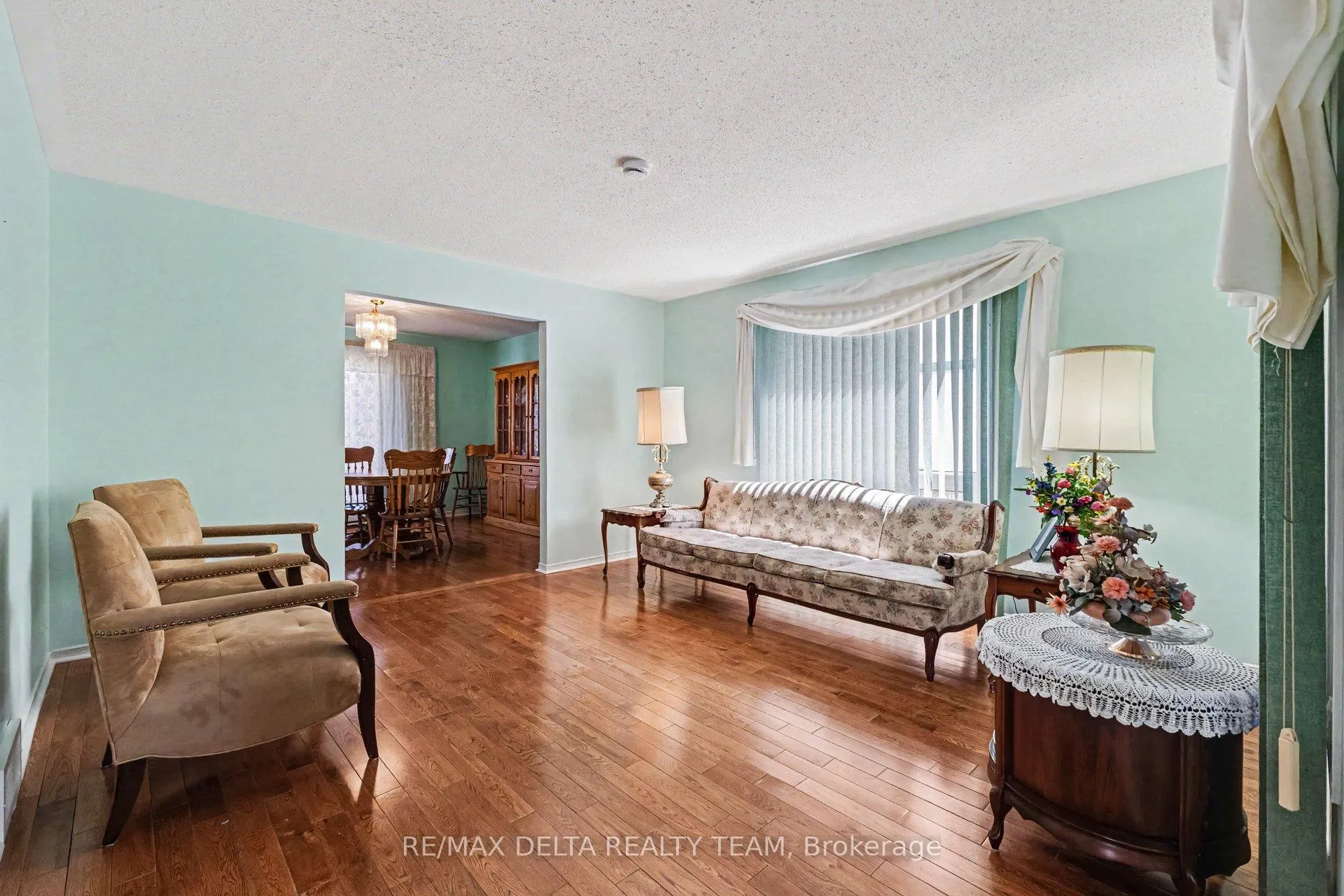 Photo 2 of 27 Bramblegrove Crescent, Ottawa, Hunt Club Park/Greenboro — HOMEH