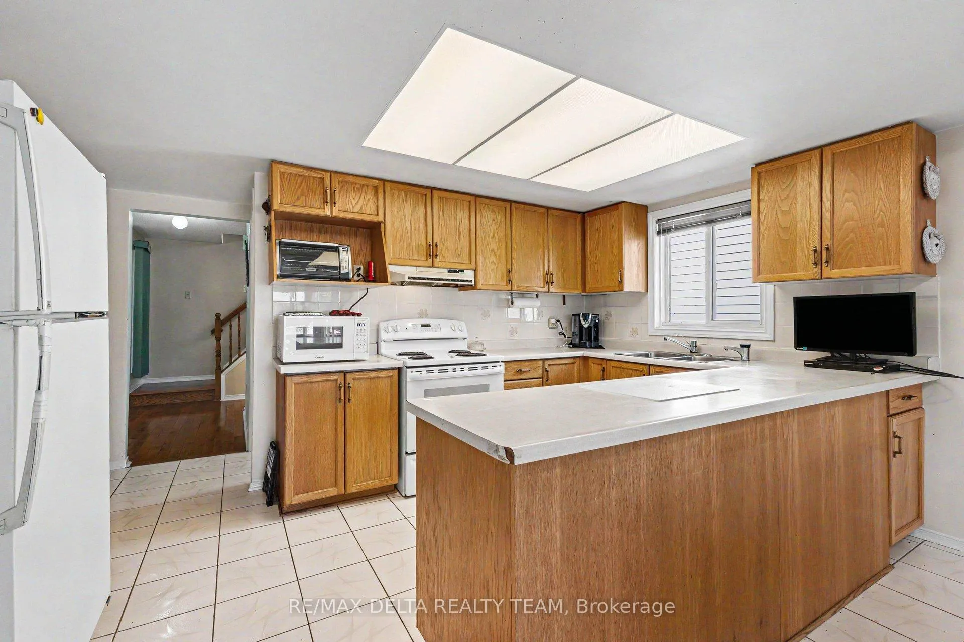 Photo 4 of 27 Bramblegrove Crescent, Ottawa, Hunt Club Park/Greenboro — HOMEH