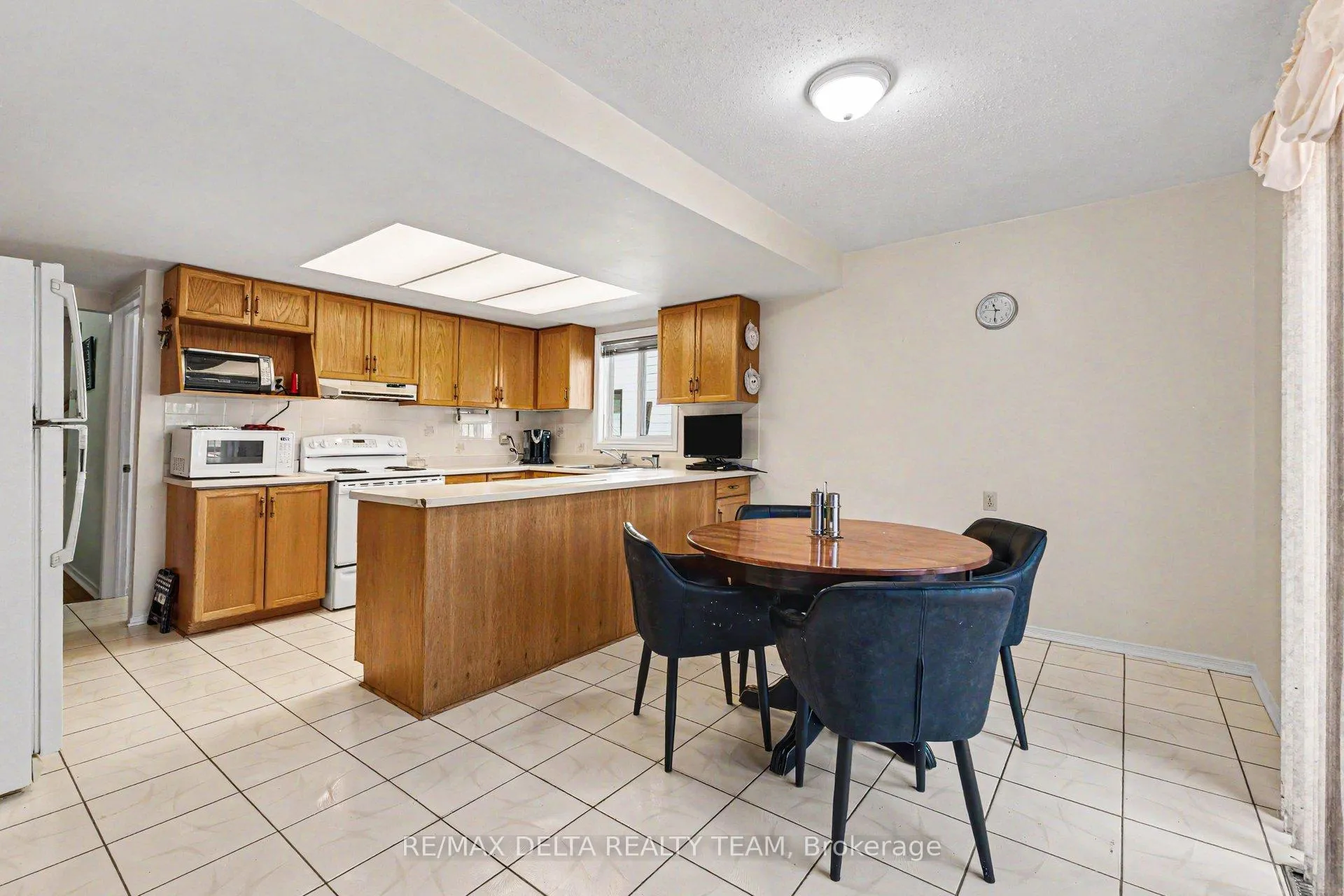 Photo 6 of 27 Bramblegrove Crescent, Ottawa, Hunt Club Park/Greenboro — HOMEH