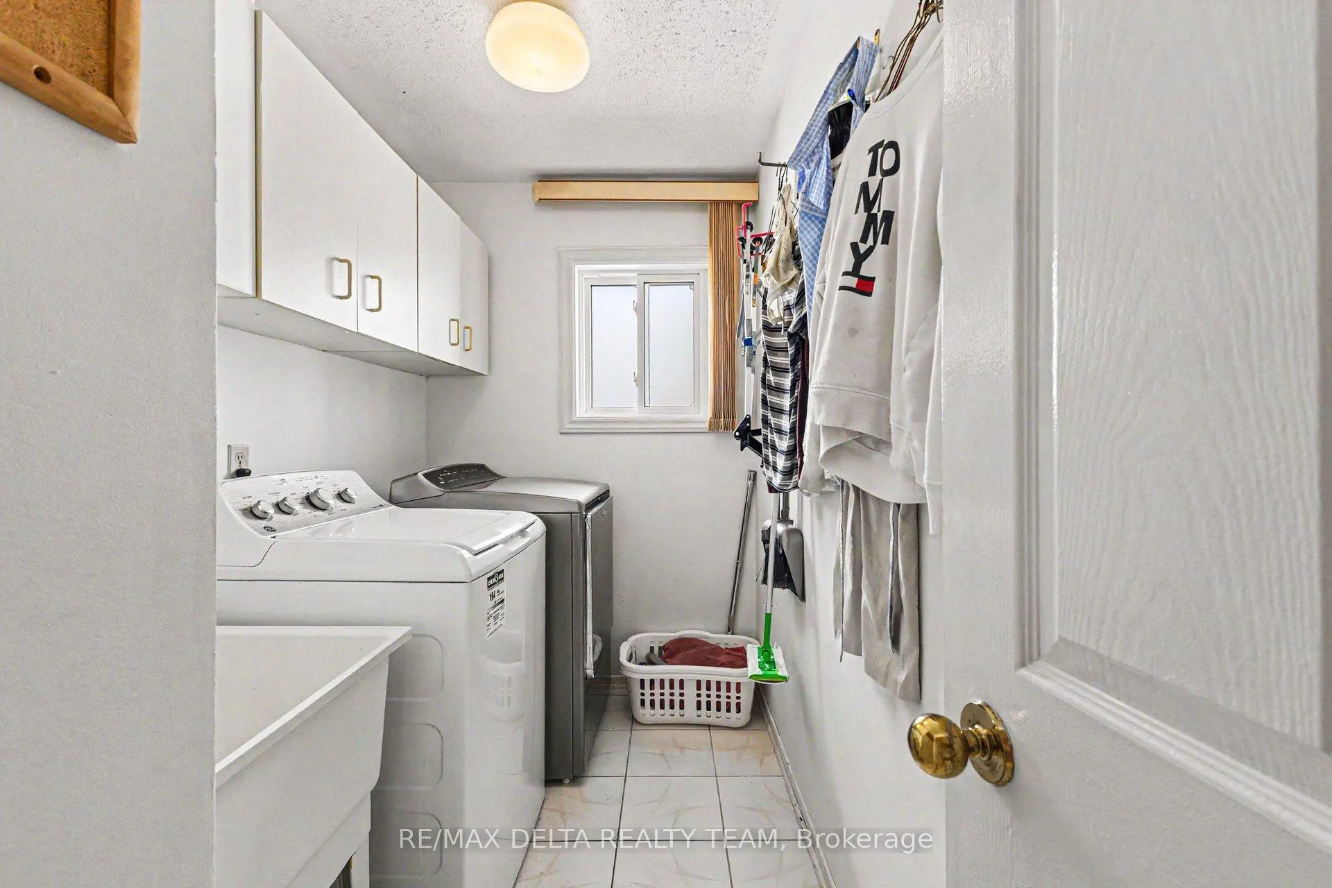 Photo 8 of 27 Bramblegrove Crescent, Ottawa, Hunt Club Park/Greenboro — HOMEH