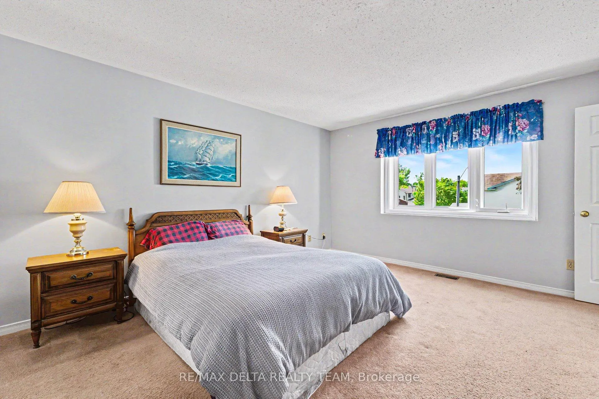 Photo 9 of 27 Bramblegrove Crescent, Ottawa, Hunt Club Park/Greenboro — HOMEH