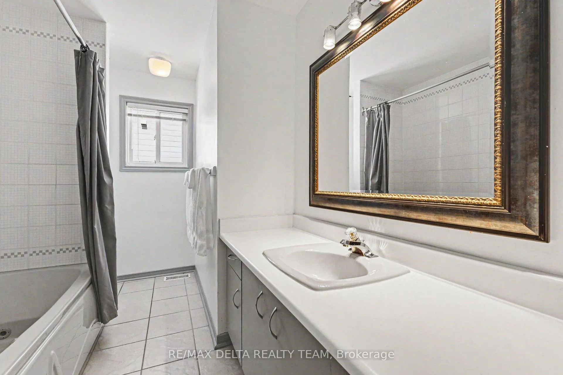 Photo 10 of 27 Bramblegrove Crescent, Ottawa, Hunt Club Park/Greenboro — HOMEH