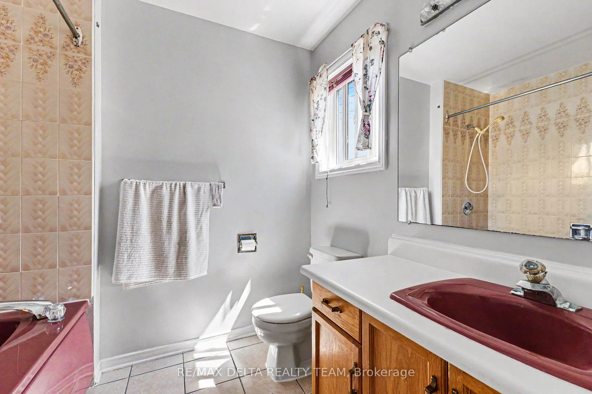 Photo 11 of 27 Bramblegrove Crescent, Ottawa, Hunt Club Park/Greenboro — HOMEH