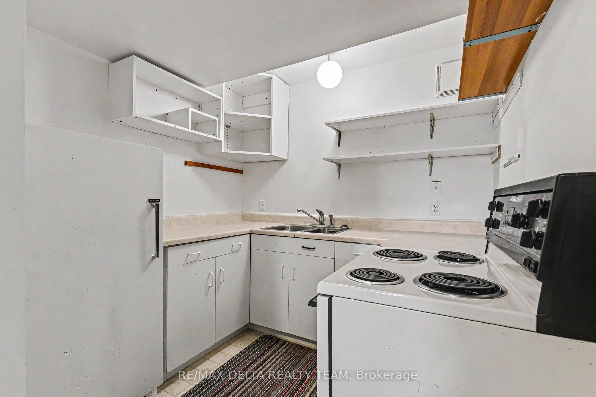 Photo 17 of 27 Bramblegrove Crescent, Ottawa, Hunt Club Park/Greenboro — HOMEH