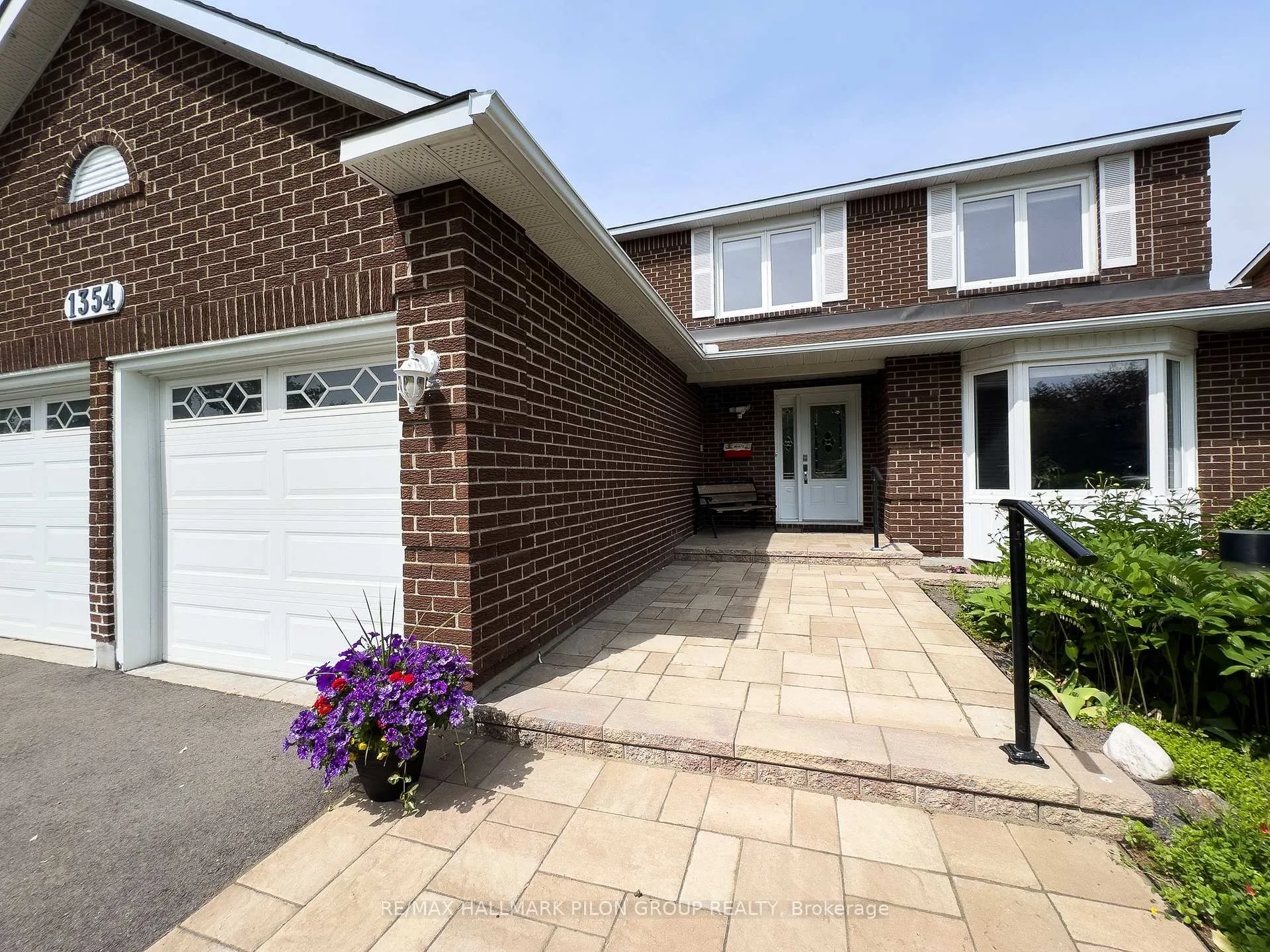Photo 2 of 1354 Mountainside Crescent, Ottawa, Bilberry Creek/Queenswood Heights — HOMEH